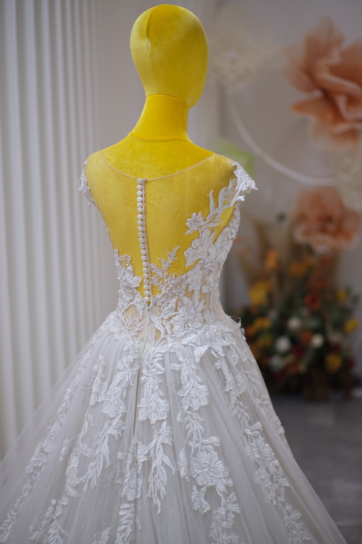 BG-WED-AME-10079 WEDDING GOWN LUX FABRIC FULL LACE WITH BEADED SIZE M BUST 84-85 WAIST 67