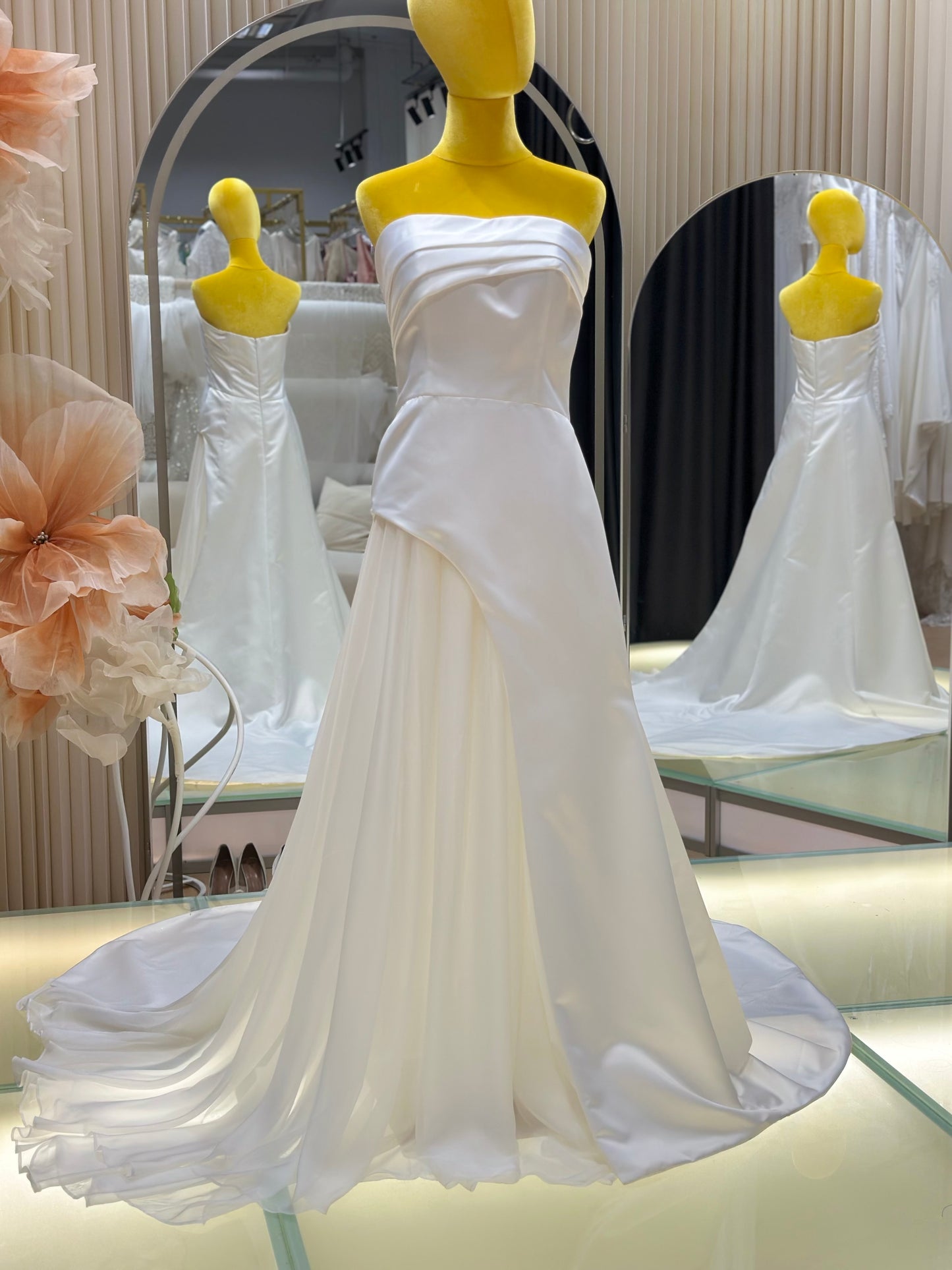 BG-WED-AME-10111 WEDDING GOWN PREMIUM FABRIC PLAIN WITH PLEATED SIZE XL BUST 91 WAIST 77