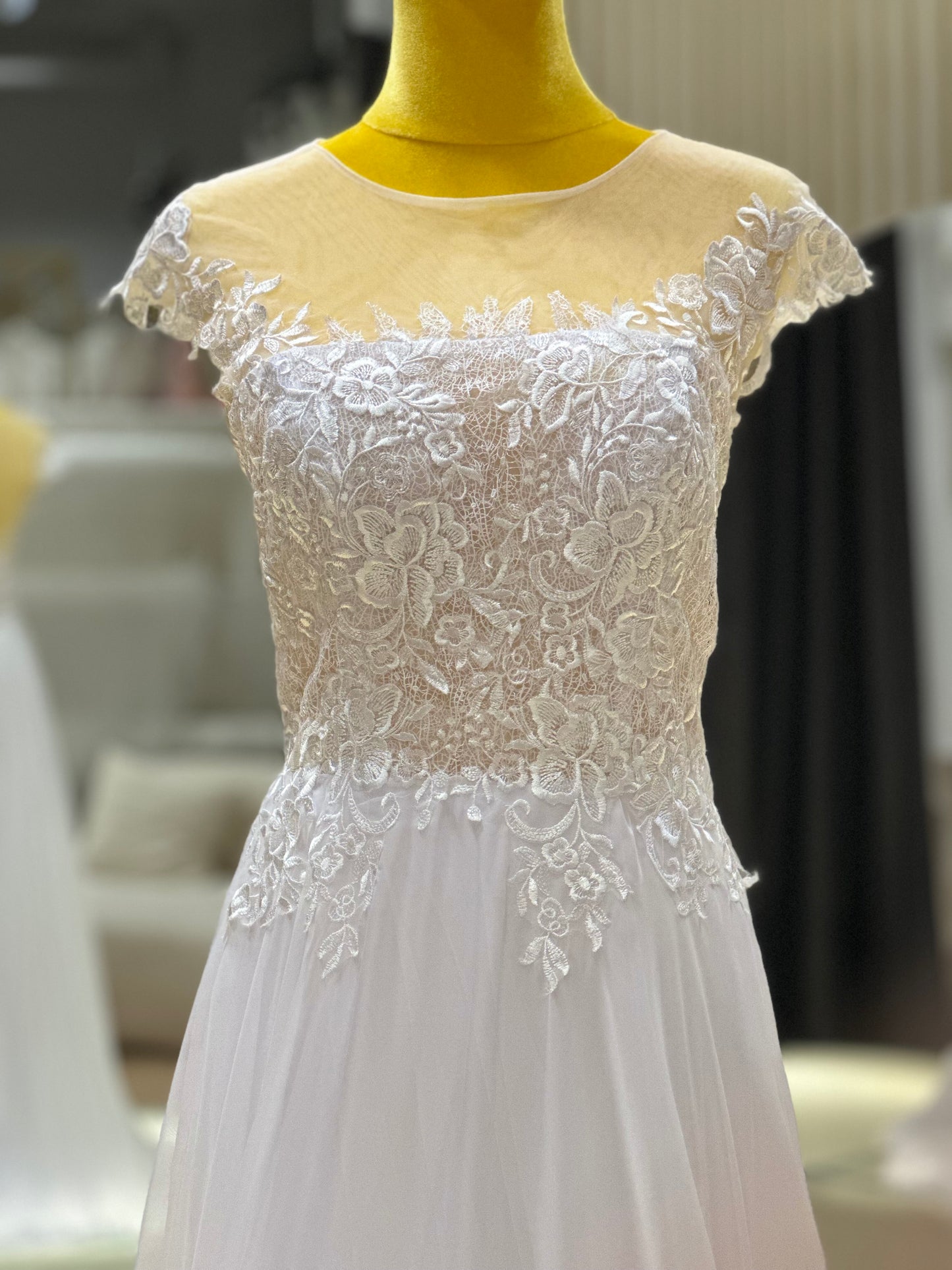 BG-WED-AME-10114 WEDDING GOWN FABRIC HALF LACE SIZE L BUST 89 WAIST 72