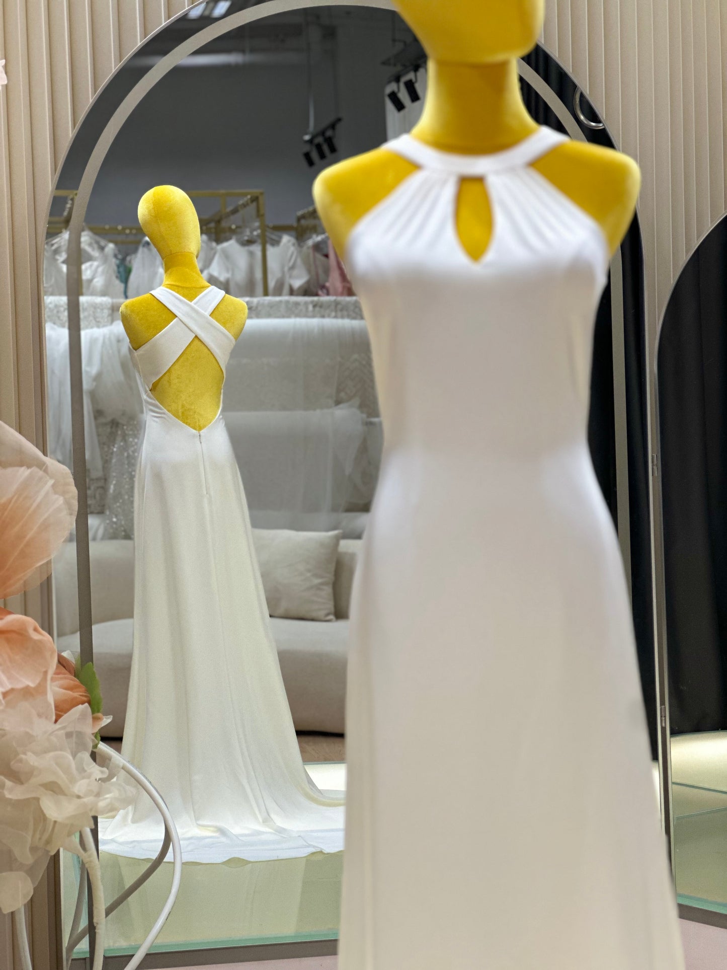 BG-WED-AME-10119 WEDDING GOWN FABRIC PLAIN WITH PLEATED SIZE M BUST 85 WAIST 68 HIPS 97