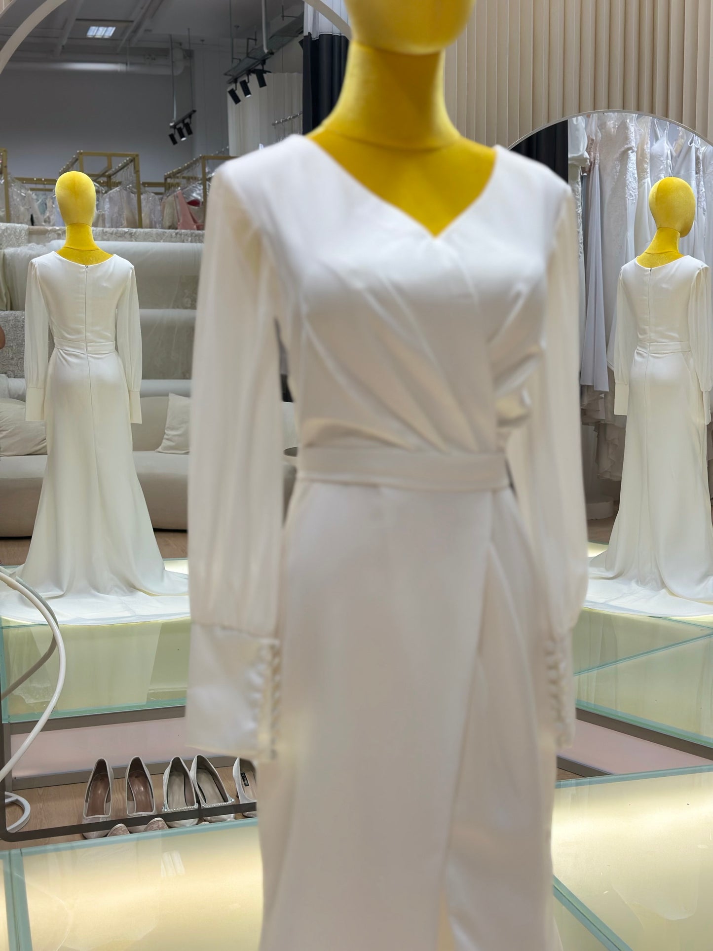 BG-WED-AME-10067 New European style temperament V-neck long sleeve backless slim sexy fashion outdoor wedding dress bride church ceremony dress