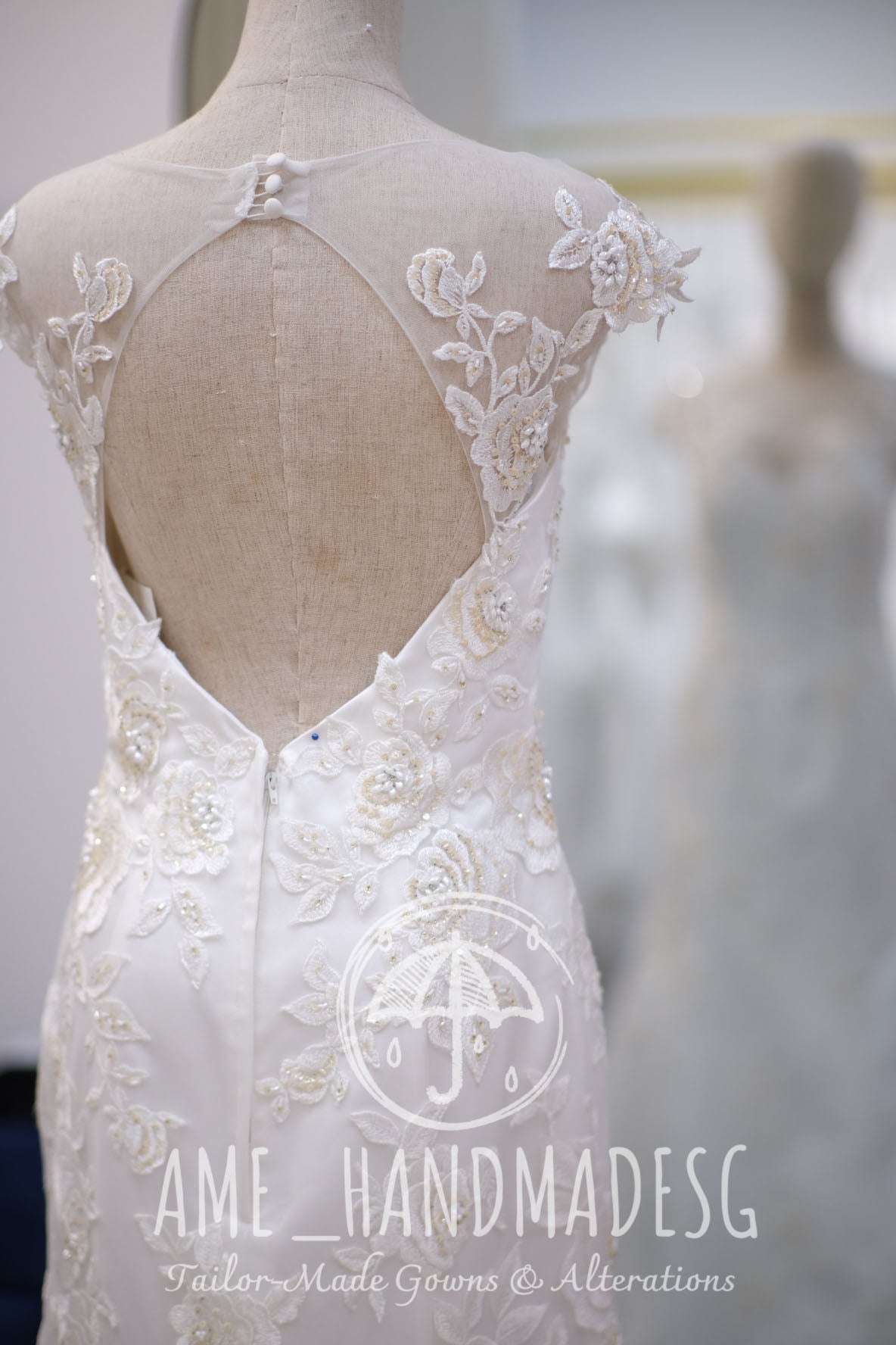 BG-WED-AME-10013 WEDDING GOWN PREMIUM FABRIC FULL APPLIQUE LACE WITH BEADED SIZE M , BUST 84-86 WAIST 68-70