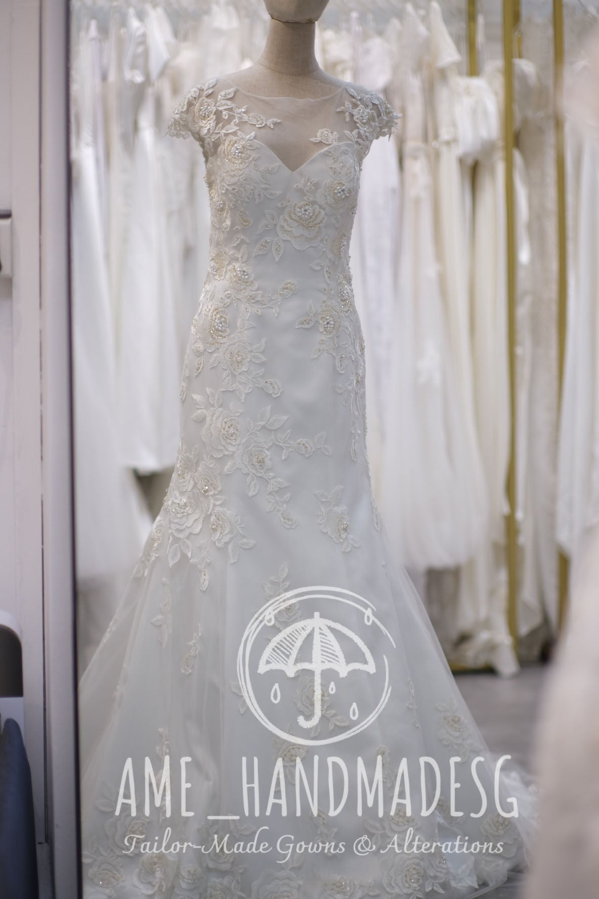 BG-WED-AME-10013 WEDDING GOWN PREMIUM FABRIC FULL APPLIQUE LACE WITH BEADED SIZE M , BUST 84-86 WAIST 68-70