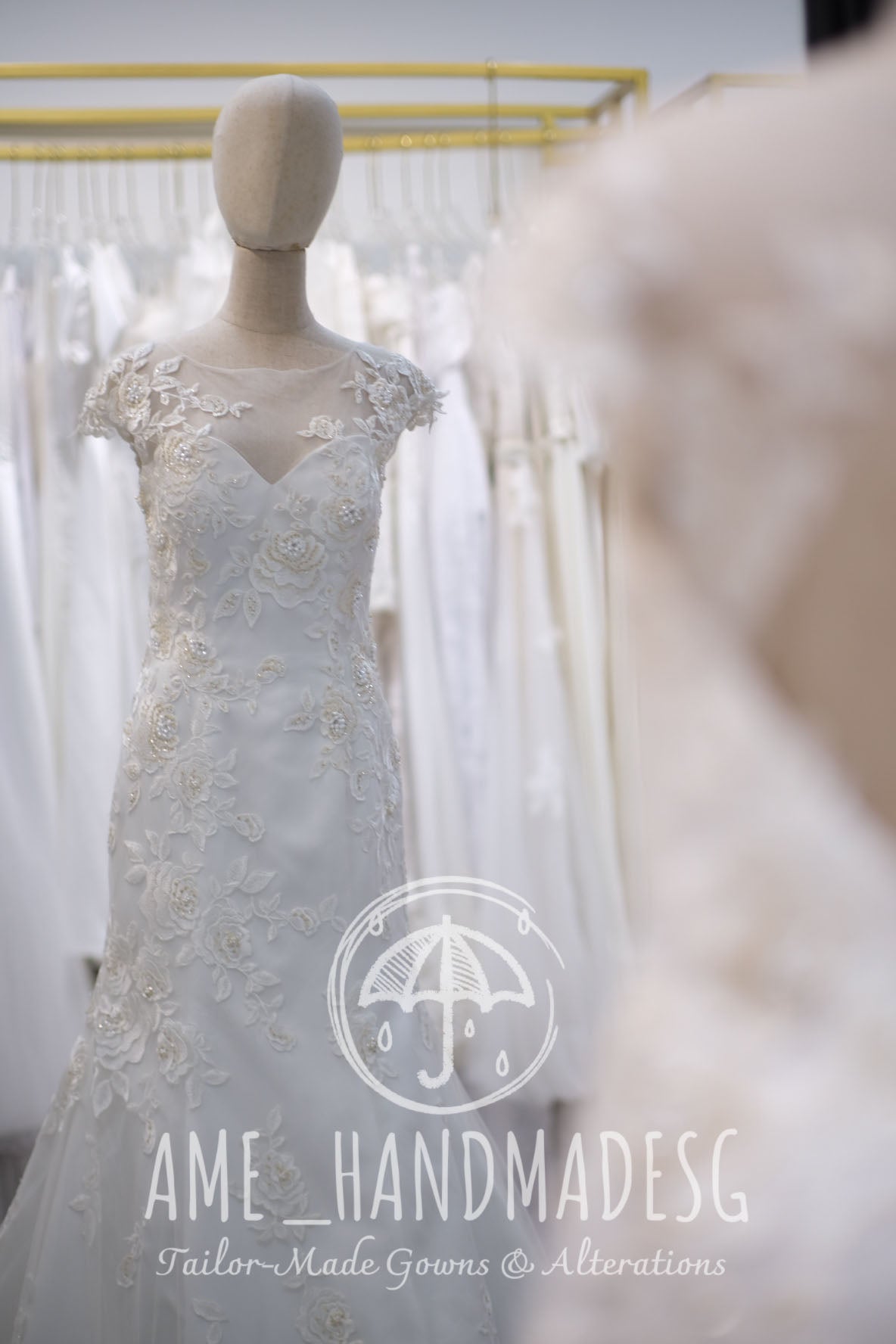 BG-WED-AME-10013 WEDDING GOWN PREMIUM FABRIC FULL APPLIQUE LACE WITH BEADED SIZE M , BUST 84-86 WAIST 68-70
