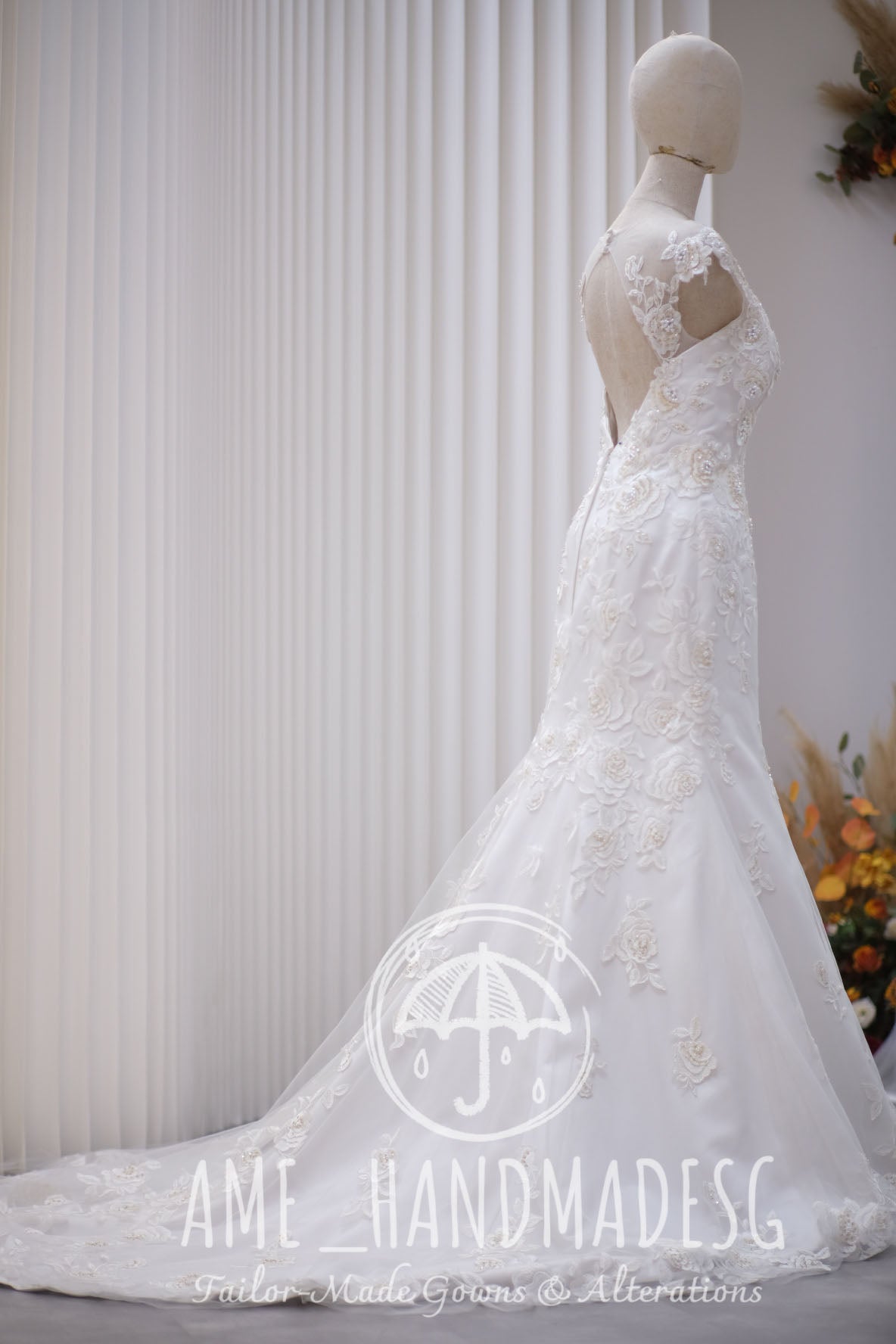 BG-WED-AME-10013 WEDDING GOWN PREMIUM FABRIC FULL APPLIQUE LACE WITH BEADED SIZE M , BUST 84-86 WAIST 68-70