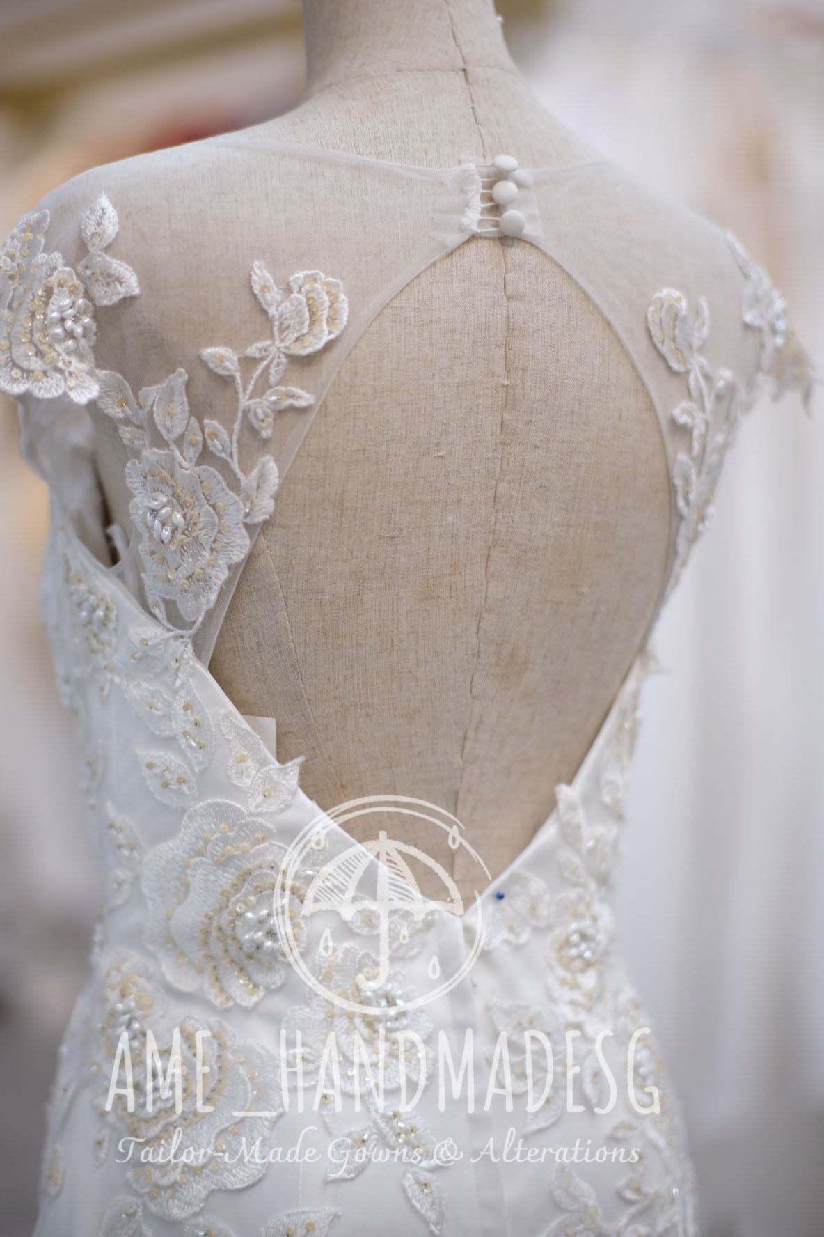 BG-WED-AME-10013 WEDDING GOWN PREMIUM FABRIC FULL APPLIQUE LACE WITH BEADED SIZE M , BUST 84-86 WAIST 68-70