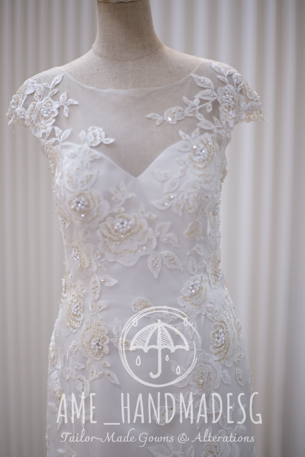 BG-WED-AME-10013 WEDDING GOWN PREMIUM FABRIC FULL APPLIQUE LACE WITH BEADED SIZE M , BUST 84-86 WAIST 68-70
