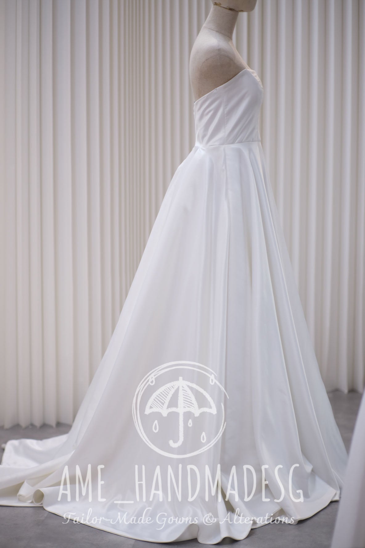 BG-WED-AME-10022 WEDDING GOWN LUX FABRIC PLAIN WITH PLEATED SIZE L BUST 88-90 WAIST 70-72