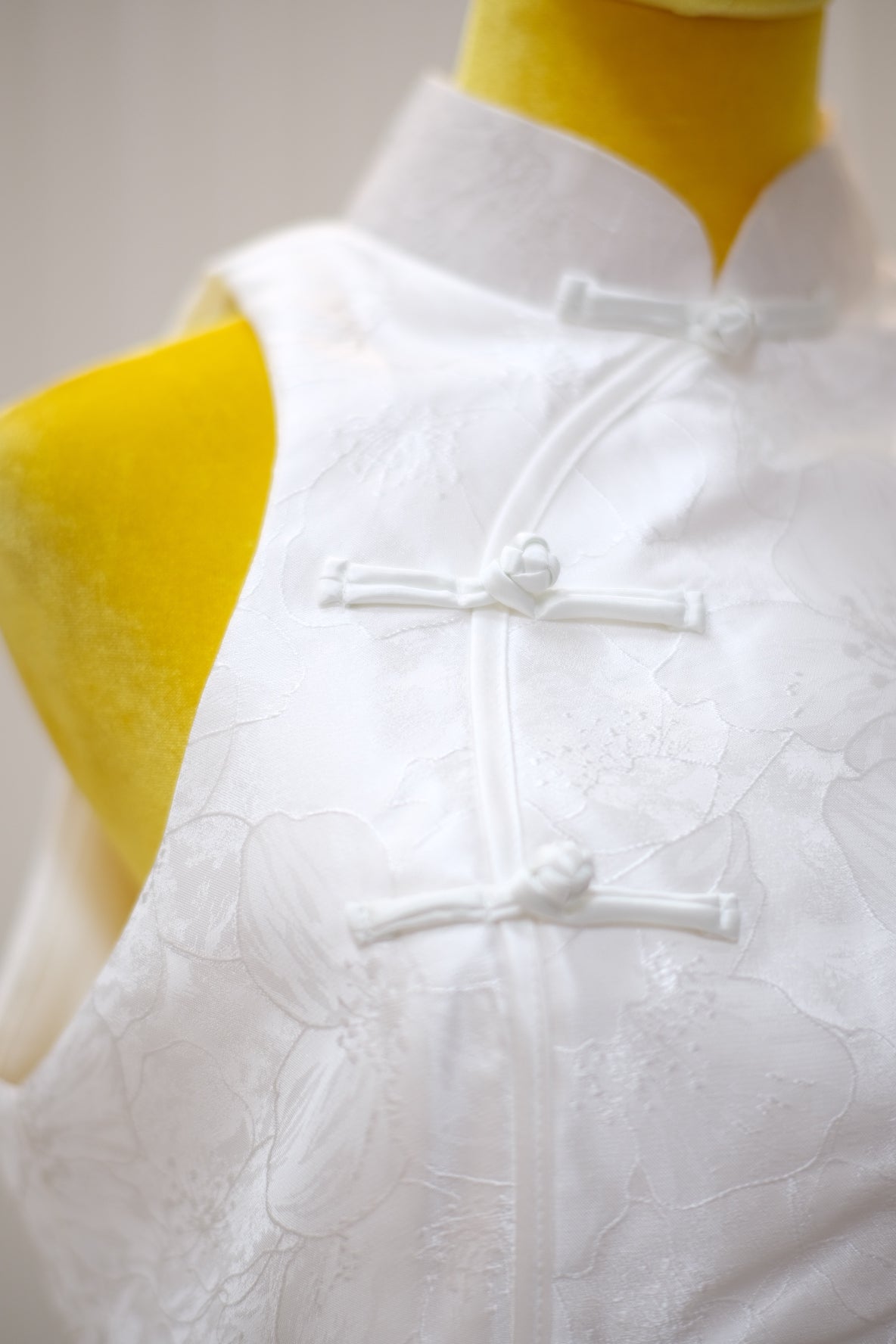 BG-WED-AME-10031 WEDDING GOWN PREMIUM FABRIC PLAIN WITH PLATED SIZE XL BUST 90 WAIST 74 HIPS 96