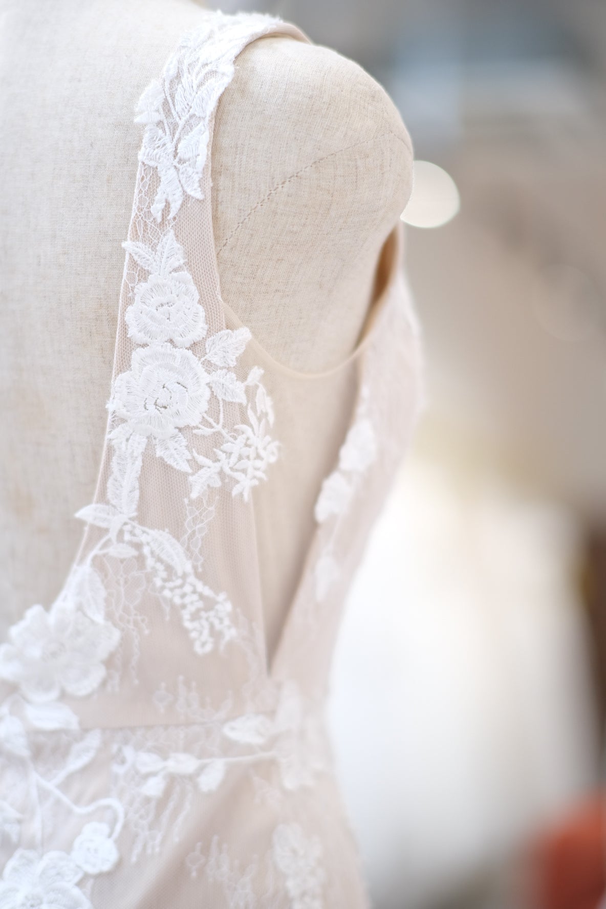 BG-WED-AME-10033 WEDDING GOWN LUX FABRIC, FULL FABRIC LACE SIZE S BUST 80-84 WAIST 66-68 HIPS 96