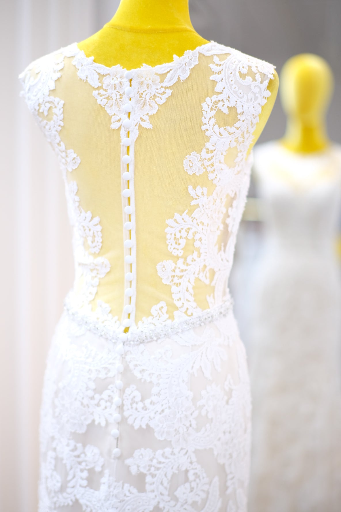 BG-WED-AME-10038 WEDDING GOWN LUX FABRIC FULL APLIQUE LACE WITH BEADED SIZE M BUST 84-86 WAIST 68-70