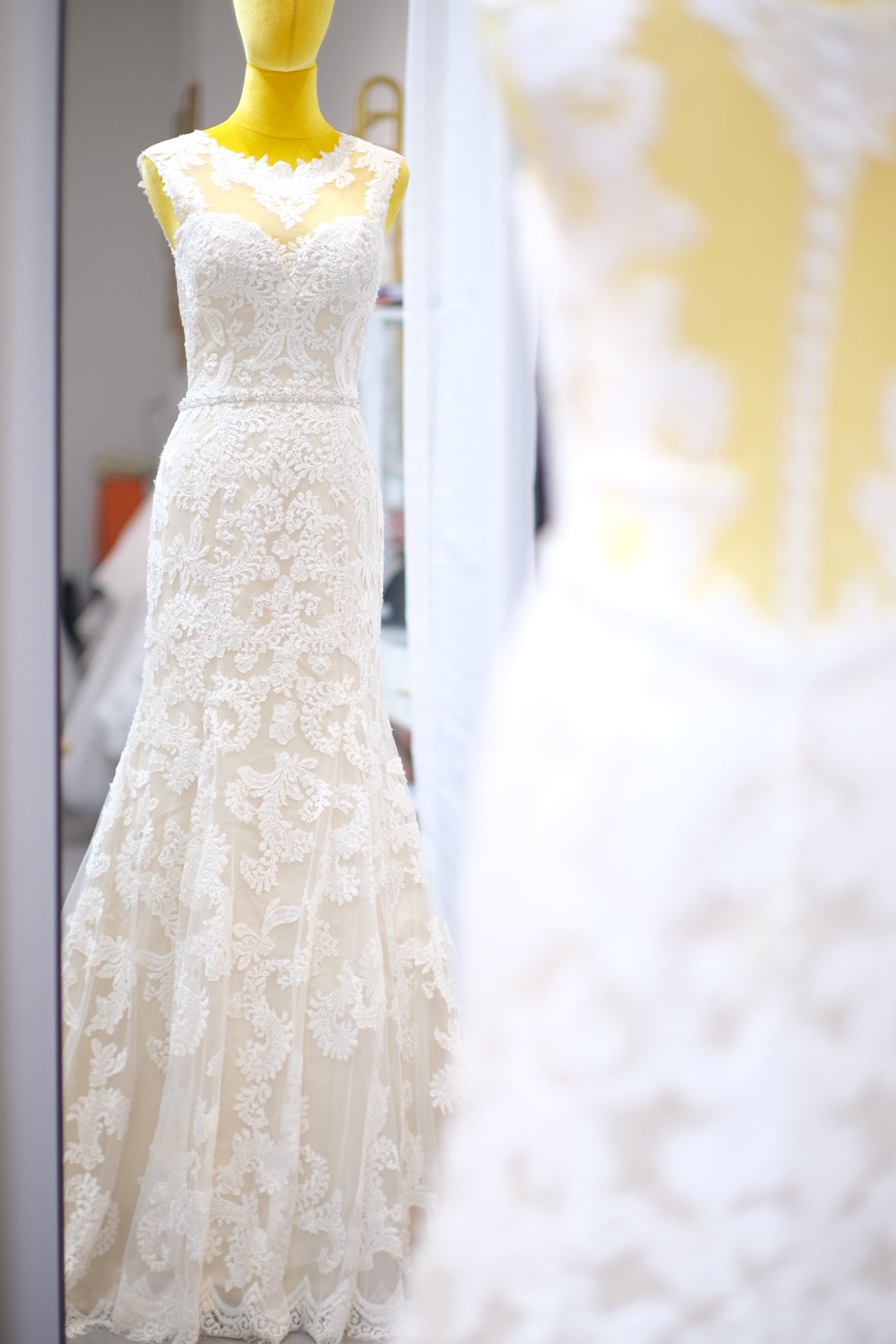 BG-WED-AME-10038 WEDDING GOWN LUX FABRIC FULL APLIQUE LACE WITH BEADED SIZE M BUST 84-86 WAIST 68-70