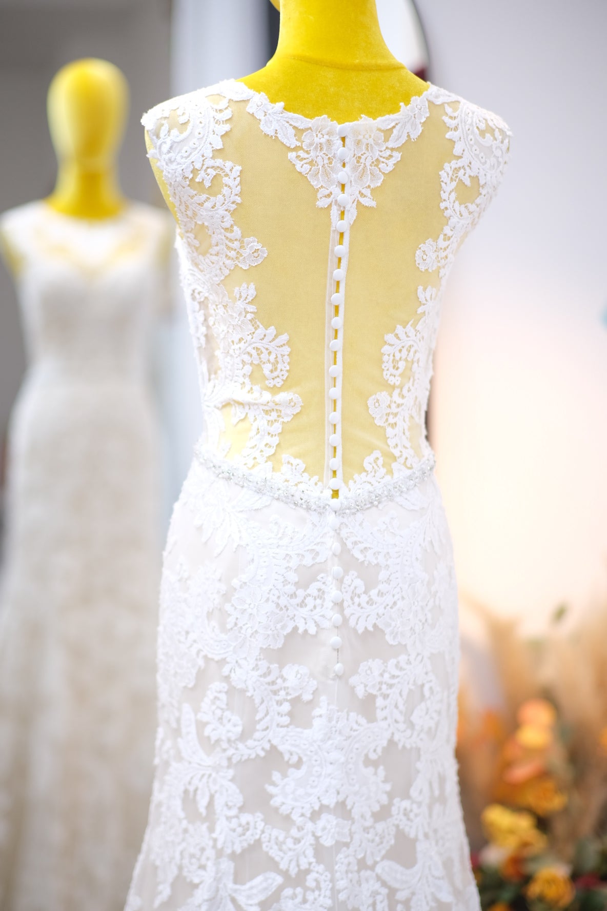 BG-WED-AME-10038 WEDDING GOWN LUX FABRIC FULL APLIQUE LACE WITH BEADED SIZE M BUST 84-86 WAIST 68-70