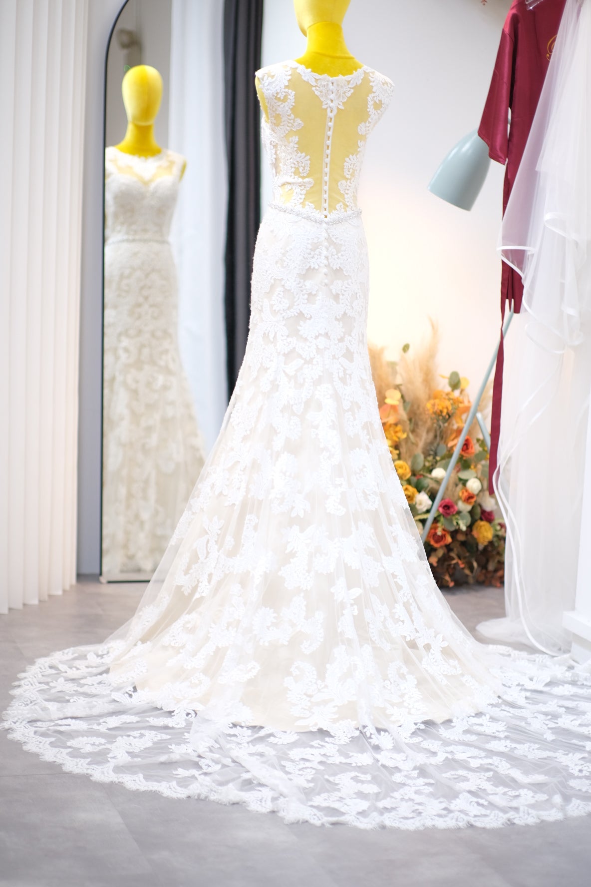BG-WED-AME-10038 WEDDING GOWN LUX FABRIC FULL APLIQUE LACE WITH BEADED SIZE M BUST 84-86 WAIST 68-70
