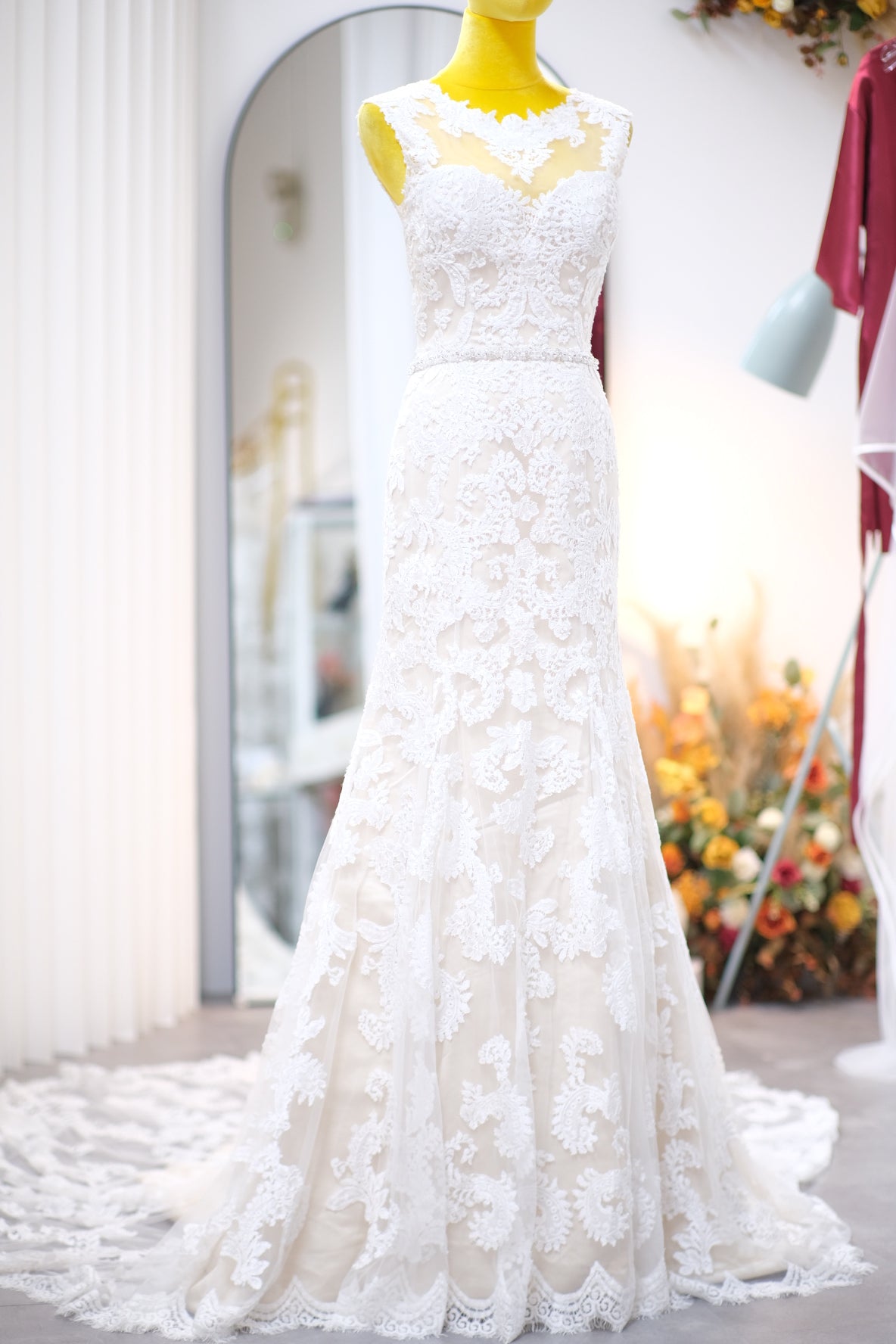BG-WED-AME-10038 WEDDING GOWN LUX FABRIC FULL APLIQUE LACE WITH BEADED SIZE M BUST 84-86 WAIST 68-70