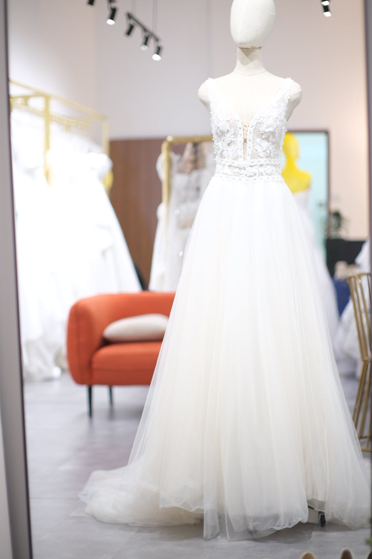 BG-WED-AME-10040 WEDDING GOWN LUX FABRIC HALF LACE WITH BEADED SIZE S BUST 80-84 WAIST 64-68 HIPS 94