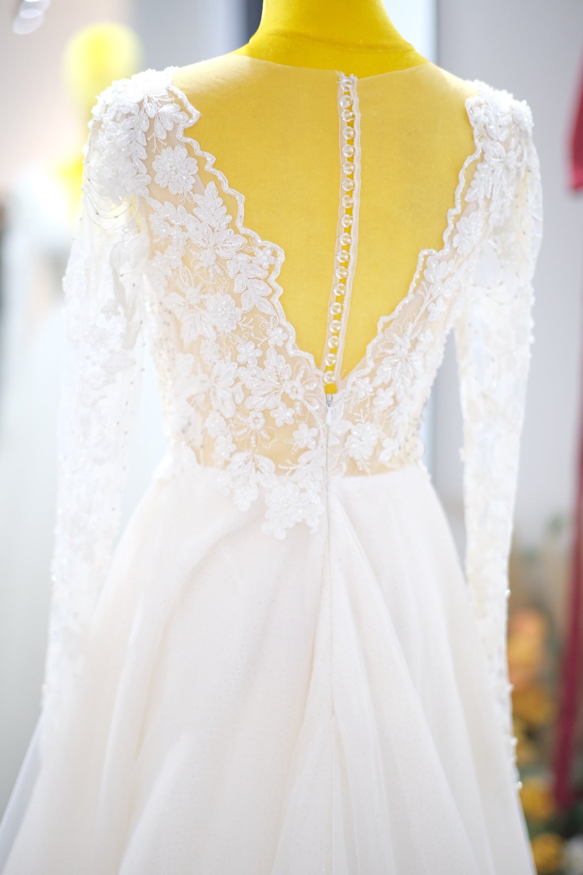 BG-WED-AME-10039 WEDDING GOWN LUX FABRIC, HALF LACE WITH BEADED AND GLITER FABRIC SIZE S BUST 80-84 WAIST 66-68 HIPS 96