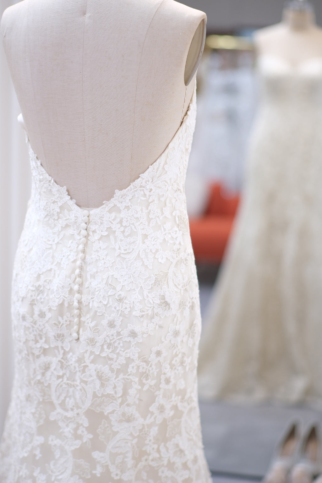 BG-WED-AME-10042 WEDDING GOWN LUX FABRIC FULL FABRIC LACE WITH BEADED SIZE S BUST 86-90 WAIST 70-72 HIP 100