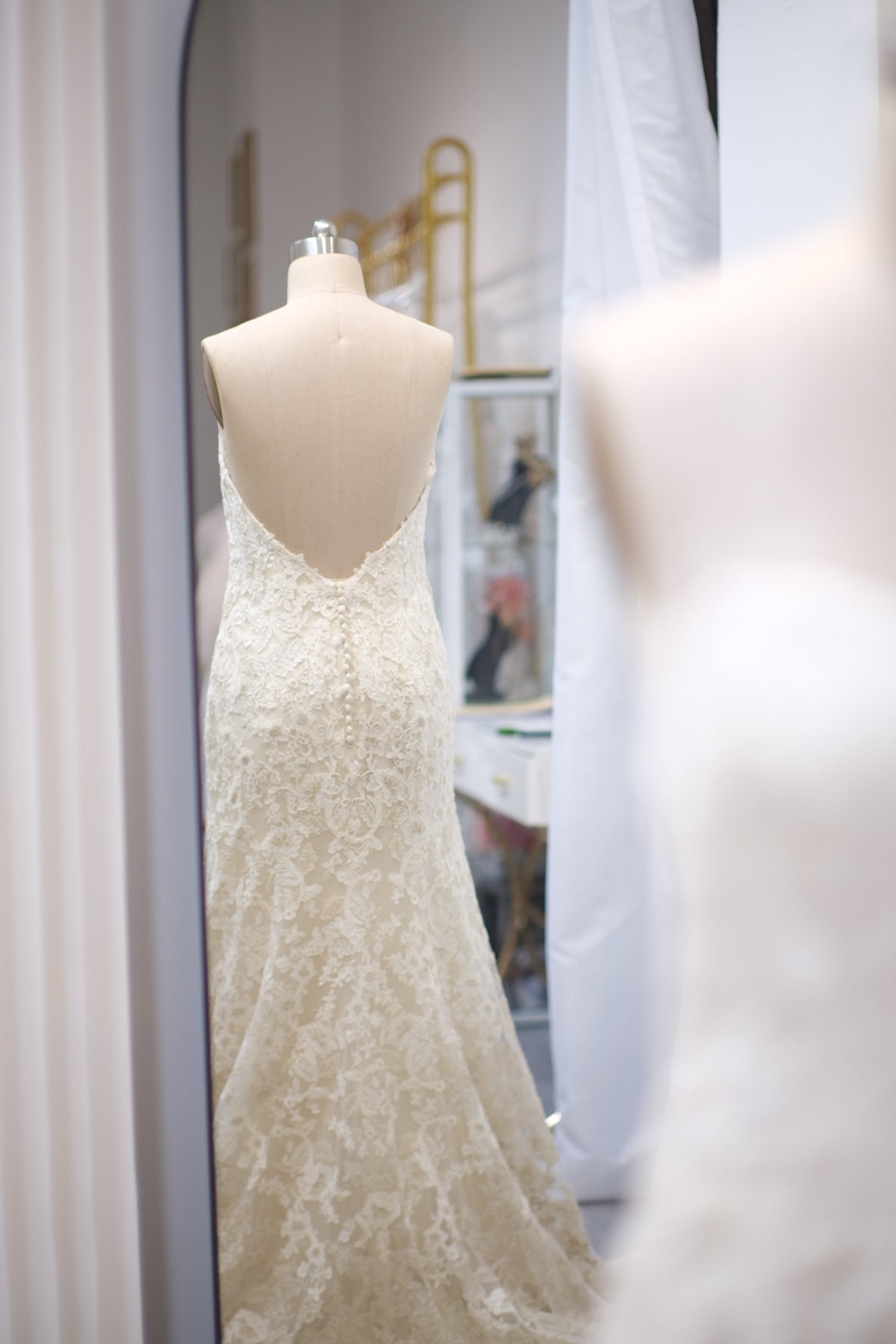 BG-WED-AME-10042 WEDDING GOWN LUX FABRIC FULL FABRIC LACE WITH BEADED SIZE S BUST 86-90 WAIST 70-72 HIP 100