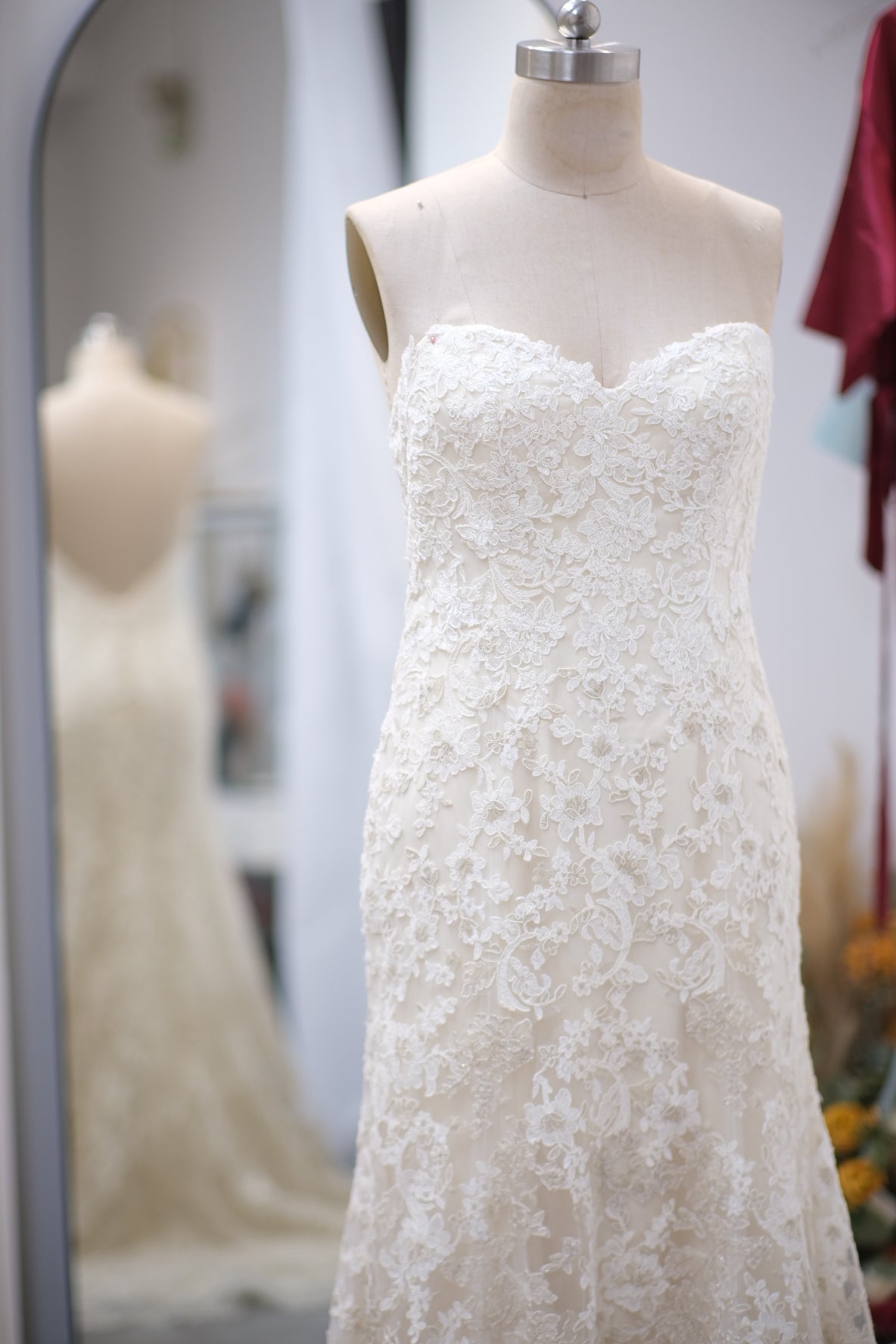 BG-WED-AME-10042 WEDDING GOWN LUX FABRIC FULL FABRIC LACE WITH BEADED SIZE S BUST 86-90 WAIST 70-72 HIP 100