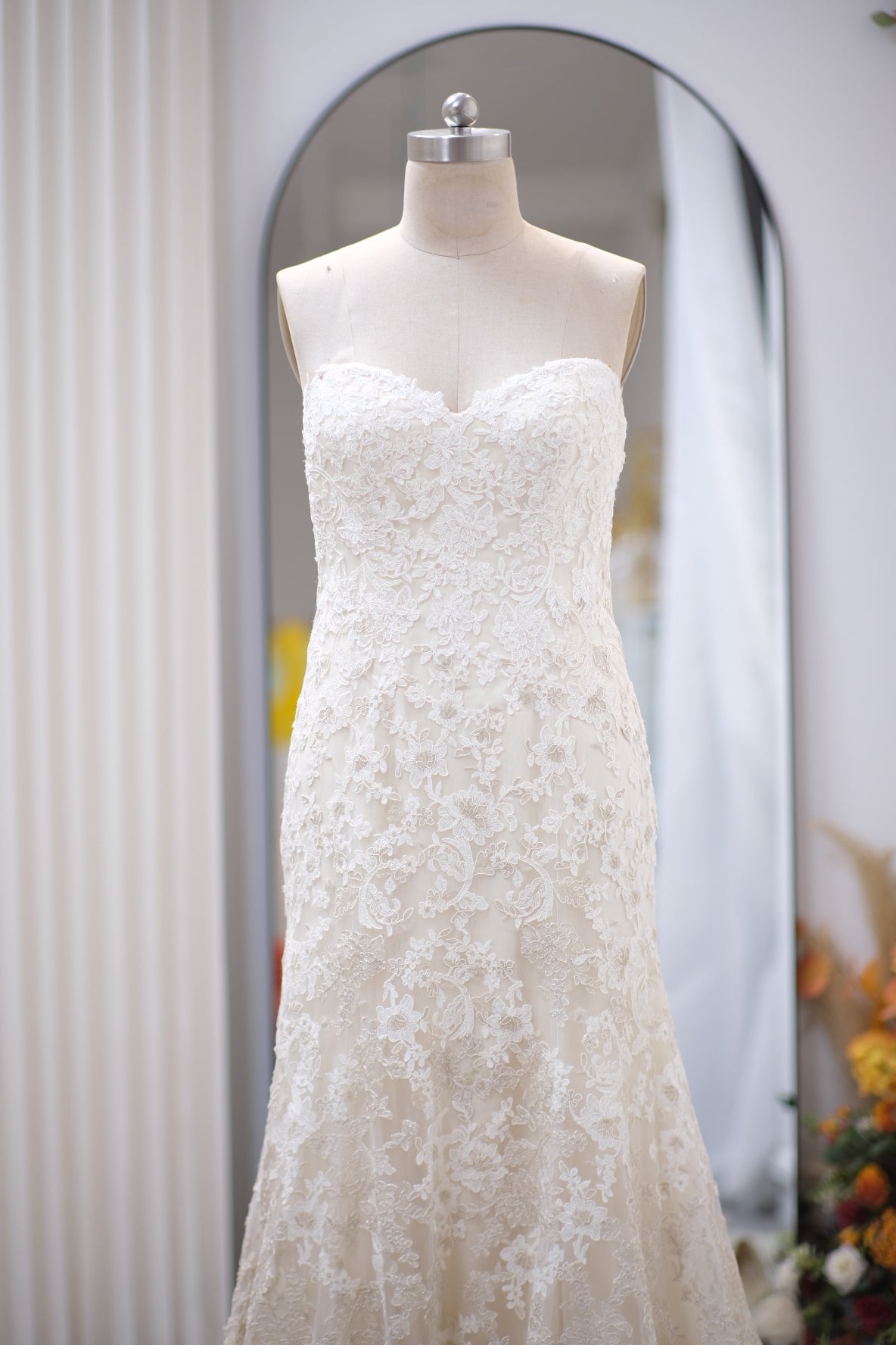 BG-WED-AME-10042 WEDDING GOWN LUX FABRIC FULL FABRIC LACE WITH BEADED SIZE S BUST 86-90 WAIST 70-72 HIP 100