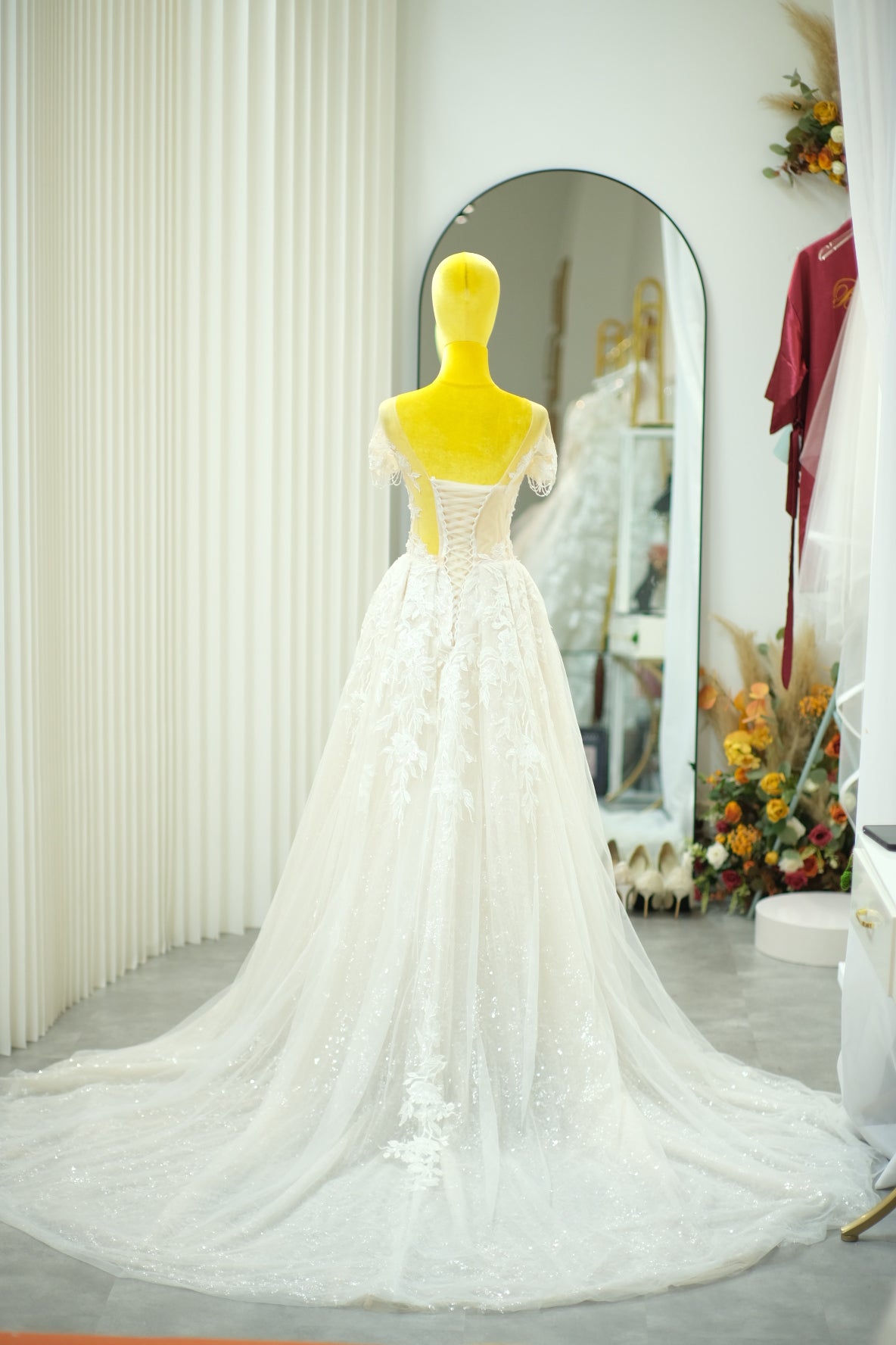 BG-WED-AME-10041 WEDDING GOWN LUX FABRIC, FULL FABRIC LACE WITH LACE ,SIZE S BUST 80-84 WAIST 66-68 HIPS 96