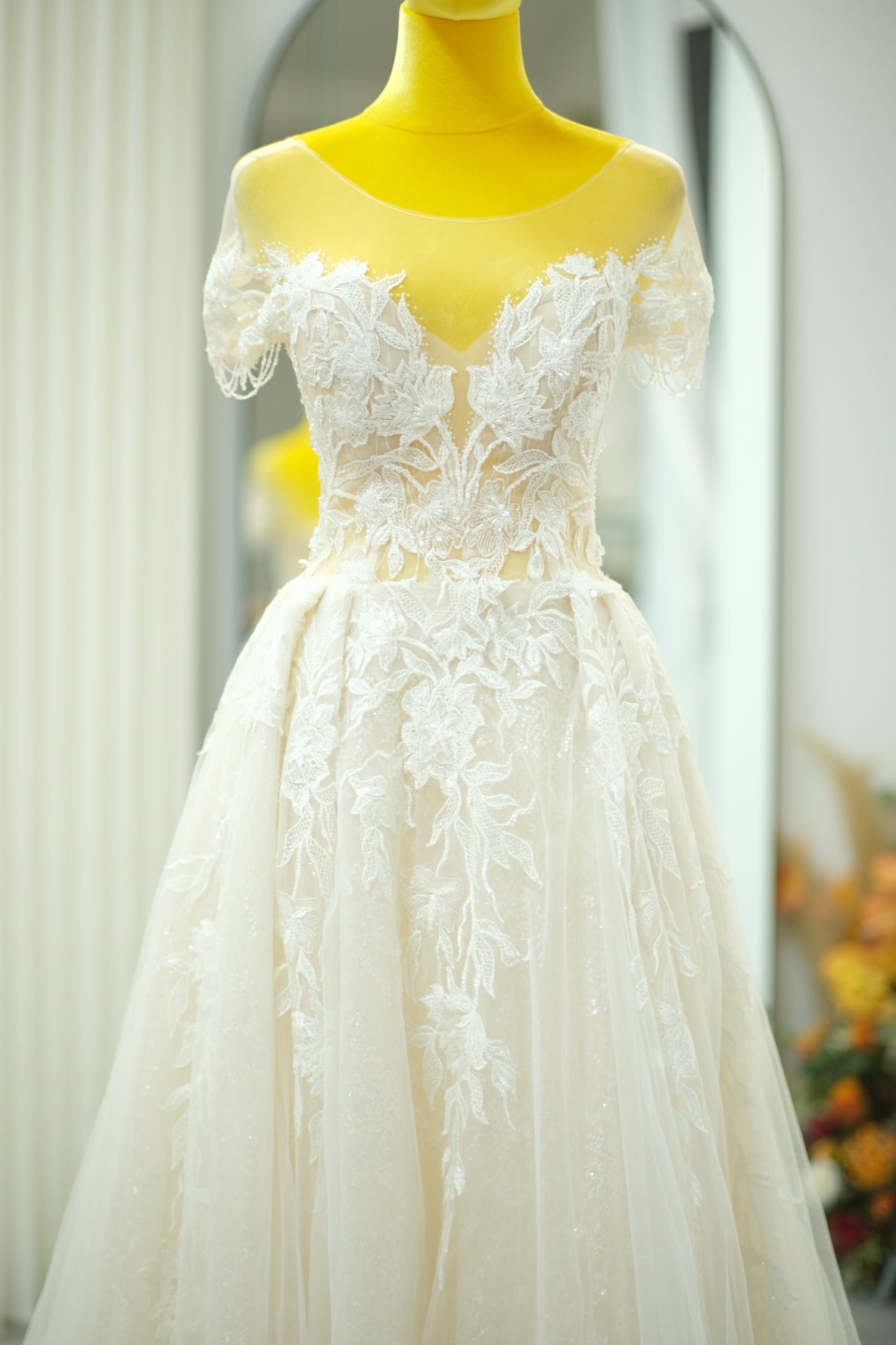 BG-WED-AME-10041 WEDDING GOWN LUX FABRIC, FULL FABRIC LACE WITH LACE ,SIZE S BUST 80-84 WAIST 66-68 HIPS 96