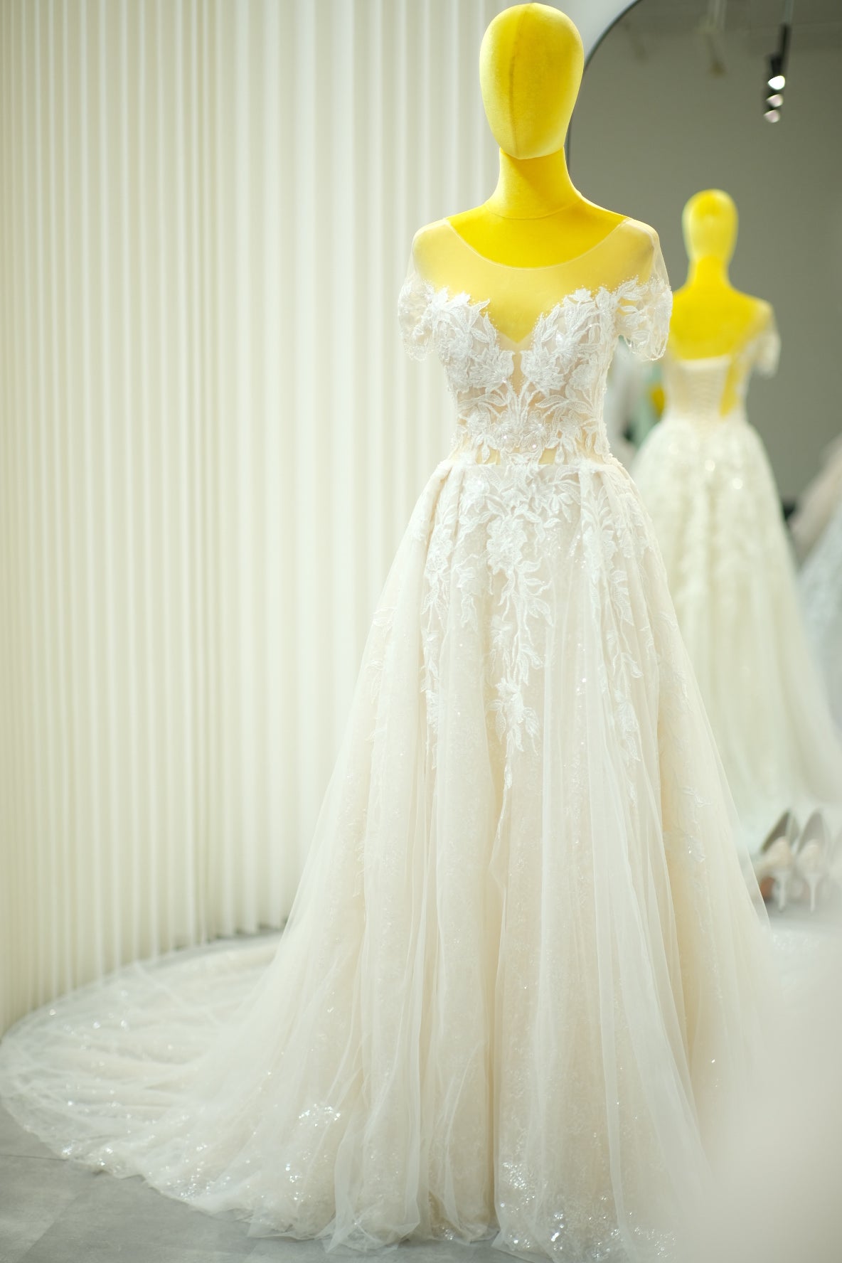 BG-WED-AME-10041 WEDDING GOWN LUX FABRIC, FULL FABRIC LACE WITH LACE ,SIZE S BUST 80-84 WAIST 66-68 HIPS 96