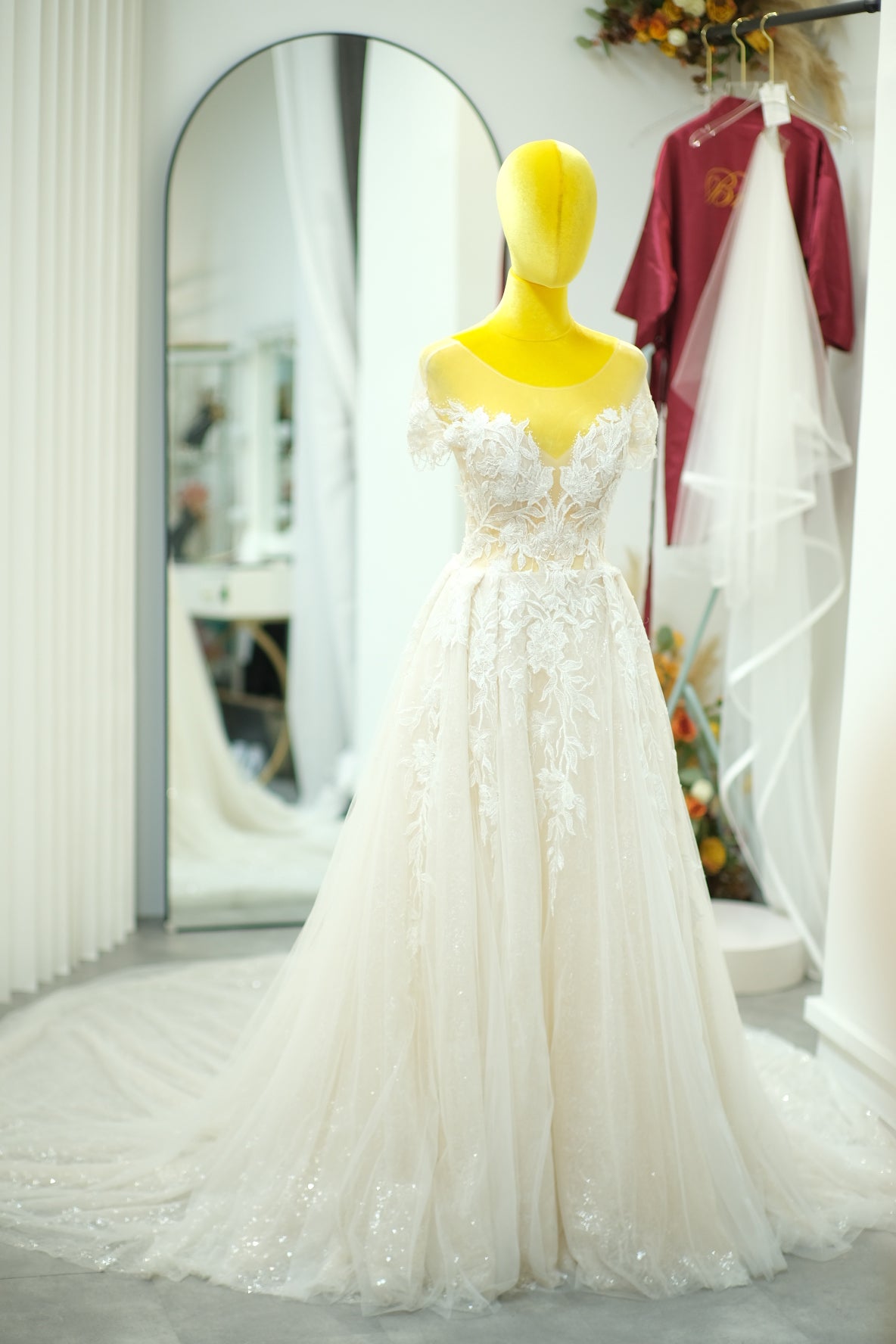 BG-WED-AME-10041 WEDDING GOWN LUX FABRIC, FULL FABRIC LACE WITH LACE ,SIZE S BUST 80-84 WAIST 66-68 HIPS 96