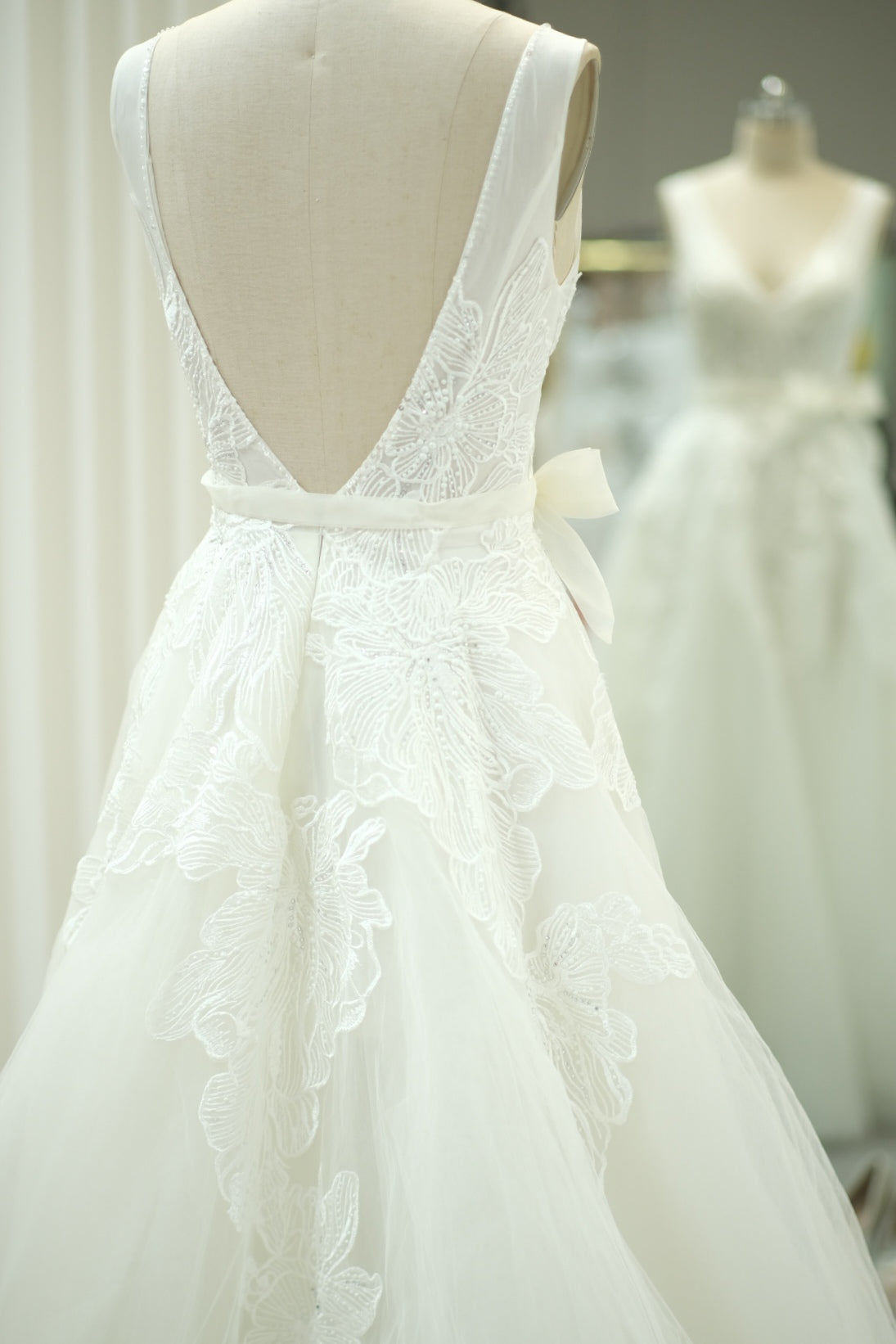 BG-WED-AME-10044 WEDDING GOWN LUX FABRIC HALF LACE WITH BEADED SIZE S BUST 80-84 WAIST 64-68 HIPS 94