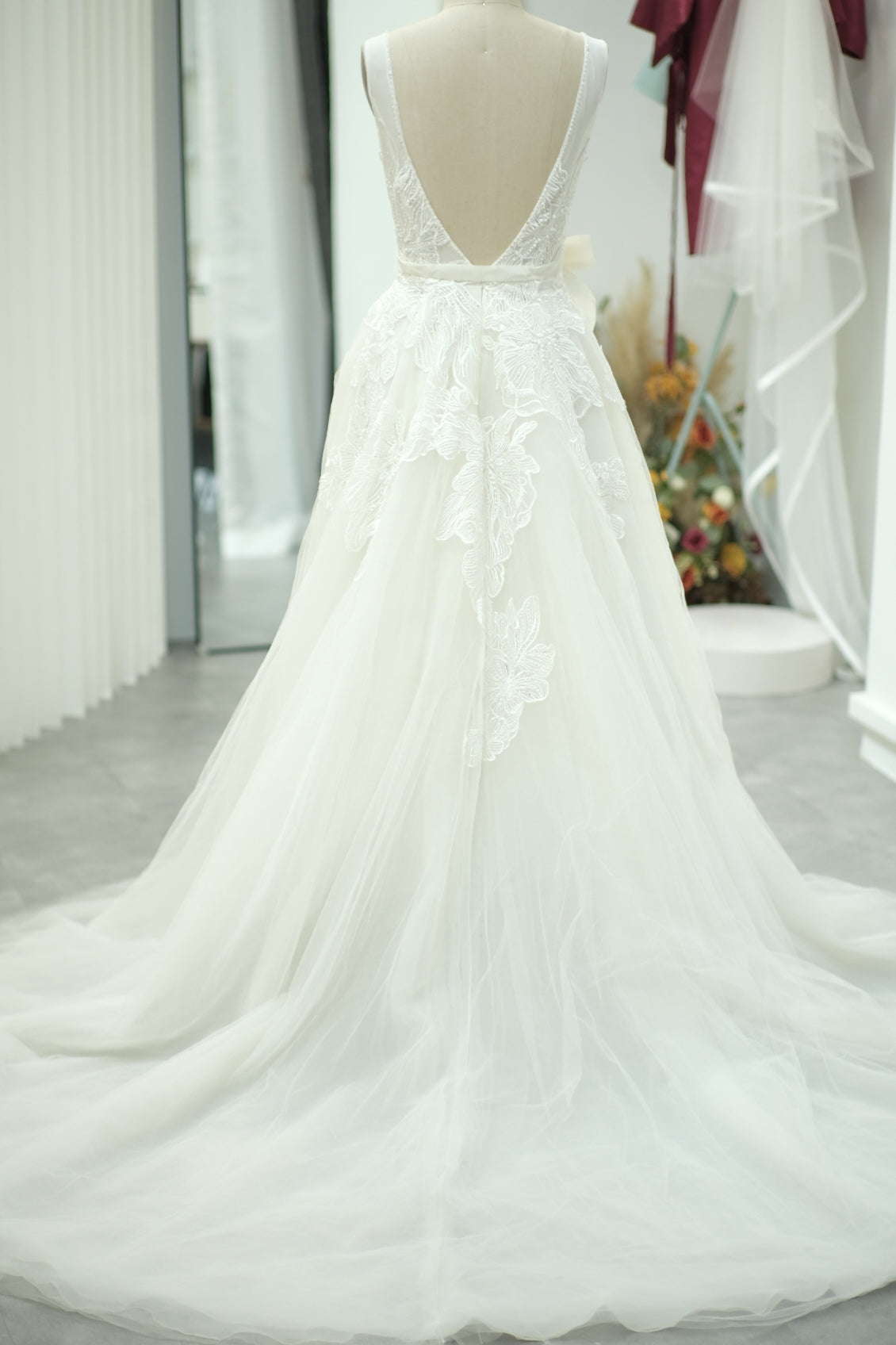 BG-WED-AME-10044 WEDDING GOWN LUX FABRIC HALF LACE WITH BEADED SIZE S BUST 80-84 WAIST 64-68 HIPS 94