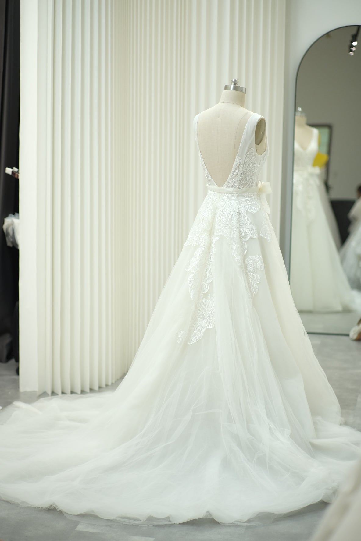 BG-WED-AME-10044 WEDDING GOWN LUX FABRIC HALF LACE WITH BEADED SIZE S BUST 80-84 WAIST 64-68 HIPS 94