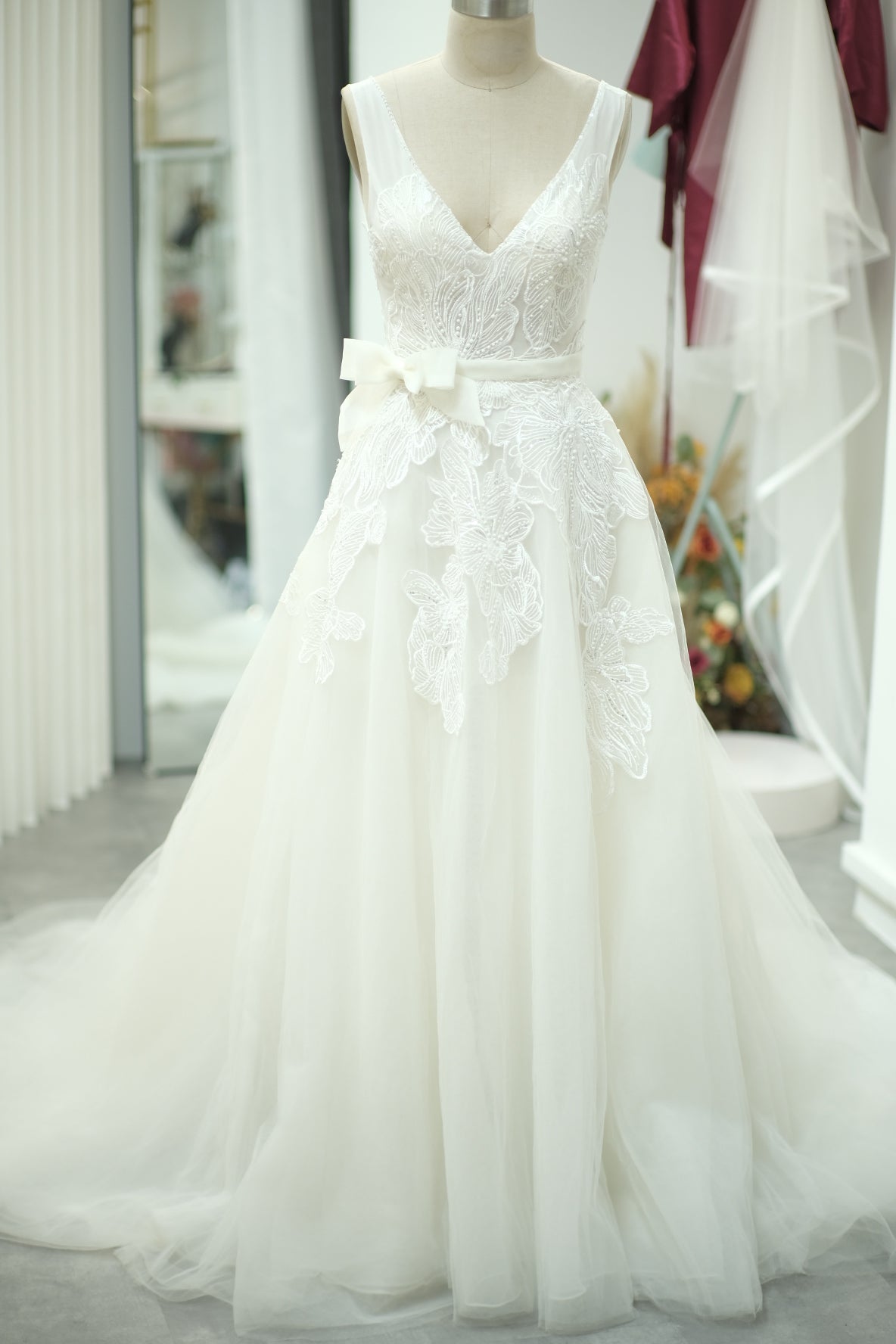 BG-WED-AME-10044 WEDDING GOWN LUX FABRIC HALF LACE WITH BEADED SIZE S BUST 80-84 WAIST 64-68 HIPS 94