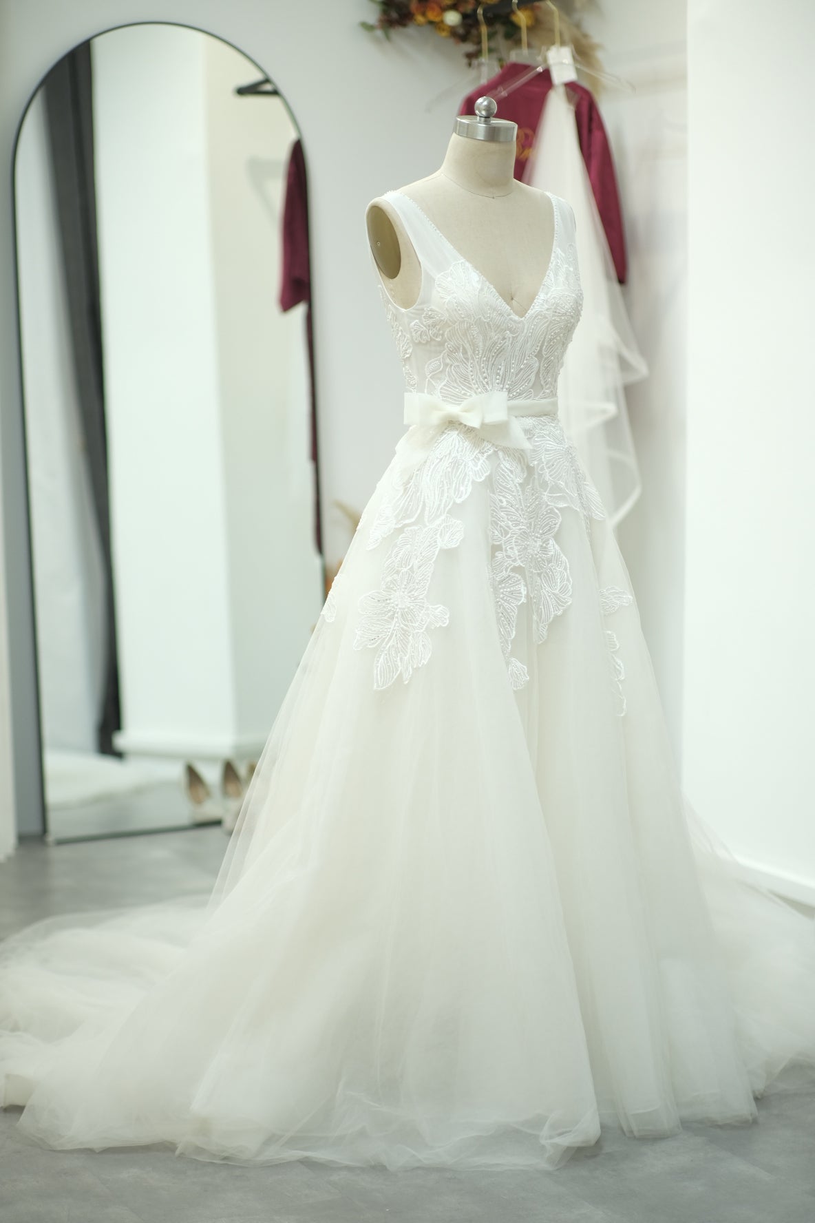 BG-WED-AME-10044 WEDDING GOWN LUX FABRIC HALF LACE WITH BEADED SIZE S BUST 80-84 WAIST 64-68 HIPS 94