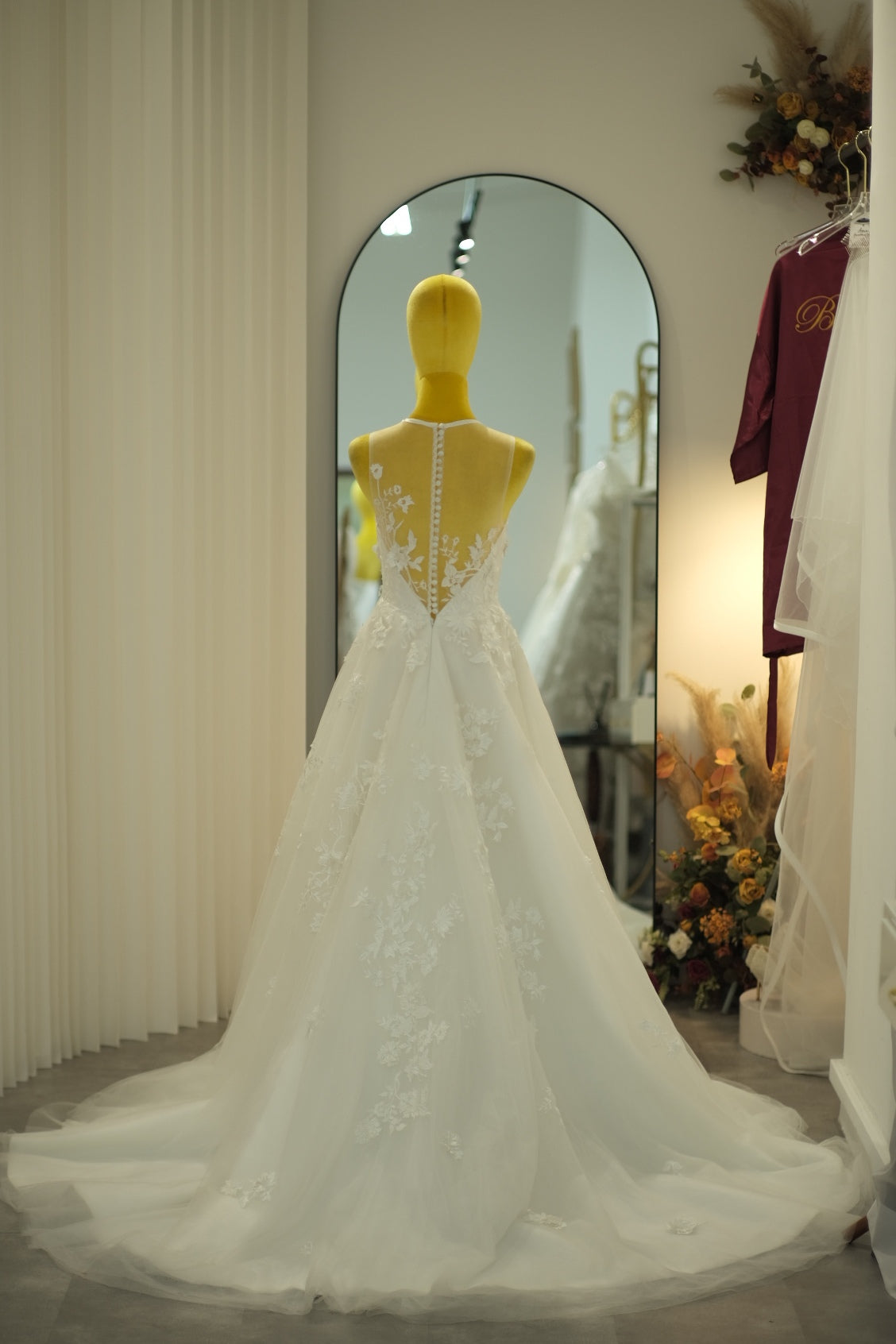 BG-WED-AME-10048 WEDDING GOWN LUX FABRIC HALF LACE WITH 3D LACE SIZE M BUST 84-86 WAIST 68-70 HIPS 98