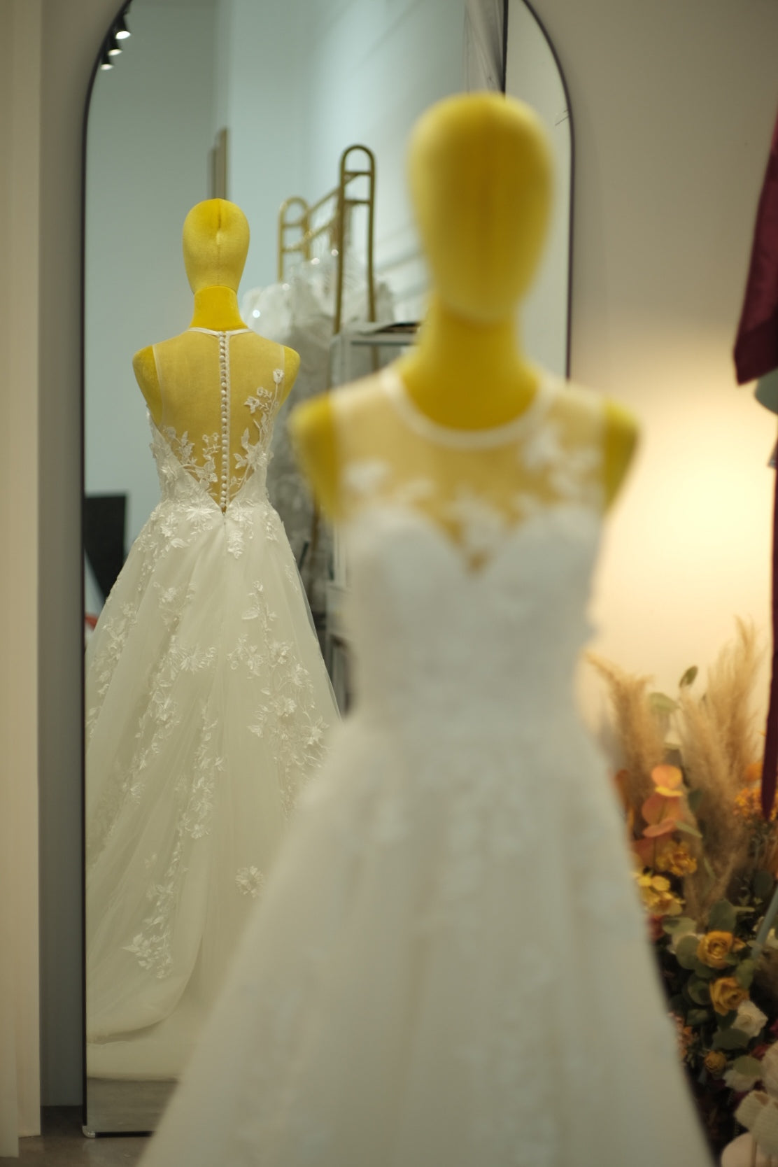BG-WED-AME-10048 WEDDING GOWN LUX FABRIC HALF LACE WITH 3D LACE SIZE M BUST 84-86 WAIST 68-70 HIPS 98