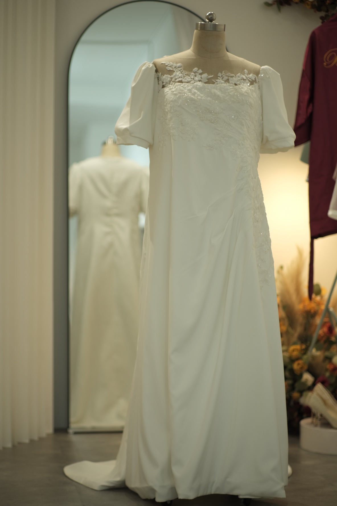 BG-WED-AME-10045 WEDDING GOWN LUX FABRIC HALF LACE WITH BEADED SIZE 5XL BUST 118 WAIST 98