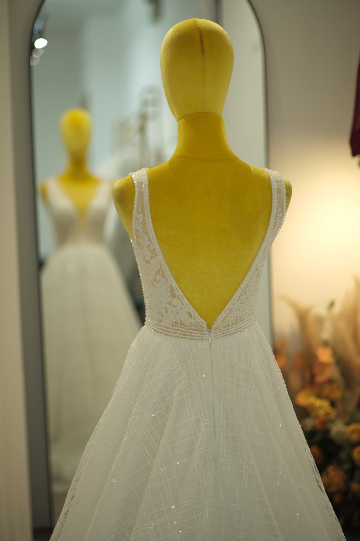 BG-WED-AME-10047 WEDDING GOWN LUX FABRIC HALF LACE WITH BEADED SIZE M BUST 84-86 WAIST 68-70 HIPS 98