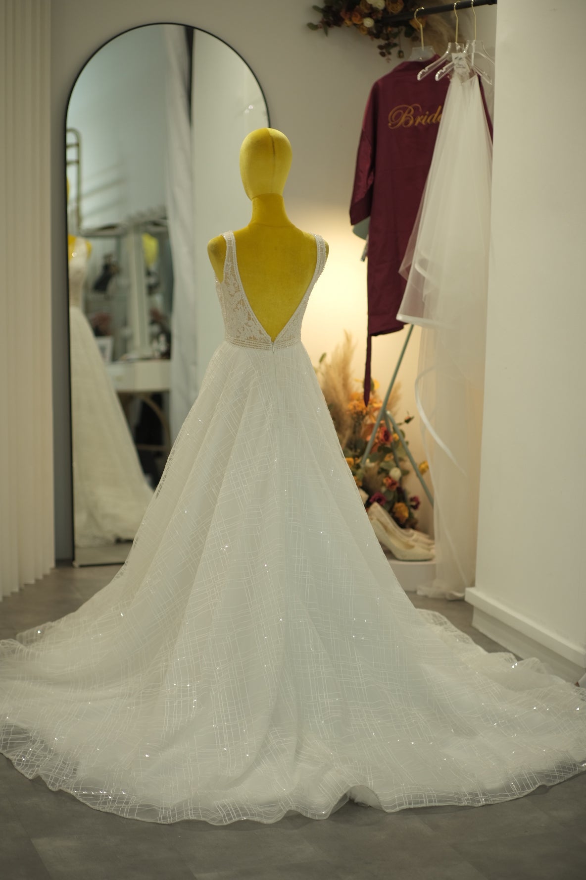 BG-WED-AME-10047 WEDDING GOWN LUX FABRIC HALF LACE WITH BEADED SIZE M BUST 84-86 WAIST 68-70 HIPS 98