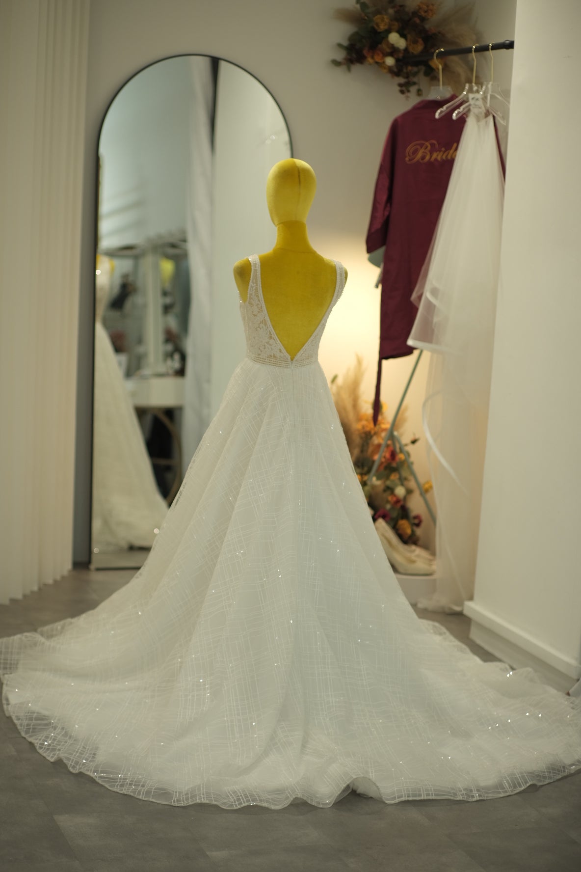 BG-WED-AME-10047 WEDDING GOWN LUX FABRIC HALF LACE WITH BEADED SIZE M BUST 84-86 WAIST 68-70 HIPS 98