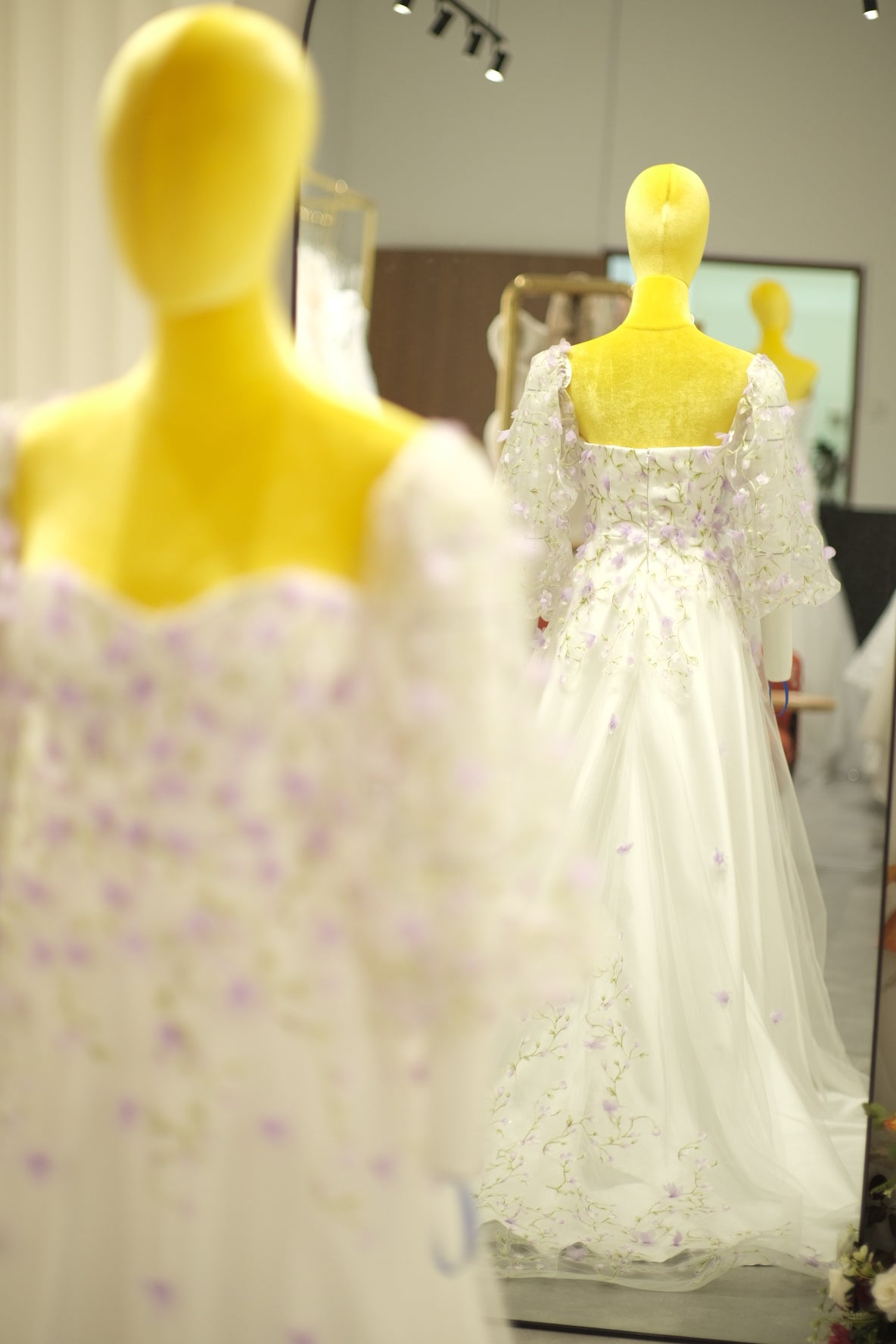 BG-WED-AME-10053 WEDDING GOWN LUX FABRIC HALF LACE WITH 3D LACE SIZE M BUST 84-86 WAIST 68-70 HIPS 98