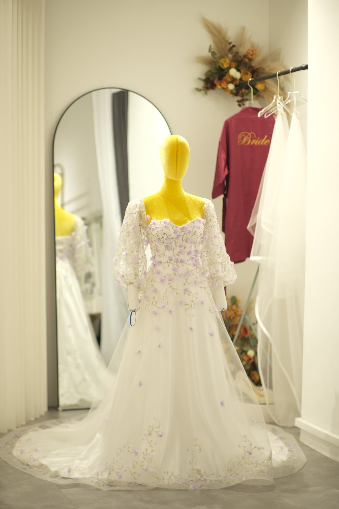 BG-WED-AME-10053 WEDDING GOWN LUX FABRIC HALF LACE WITH 3D LACE SIZE M BUST 84-86 WAIST 68-70 HIPS 98