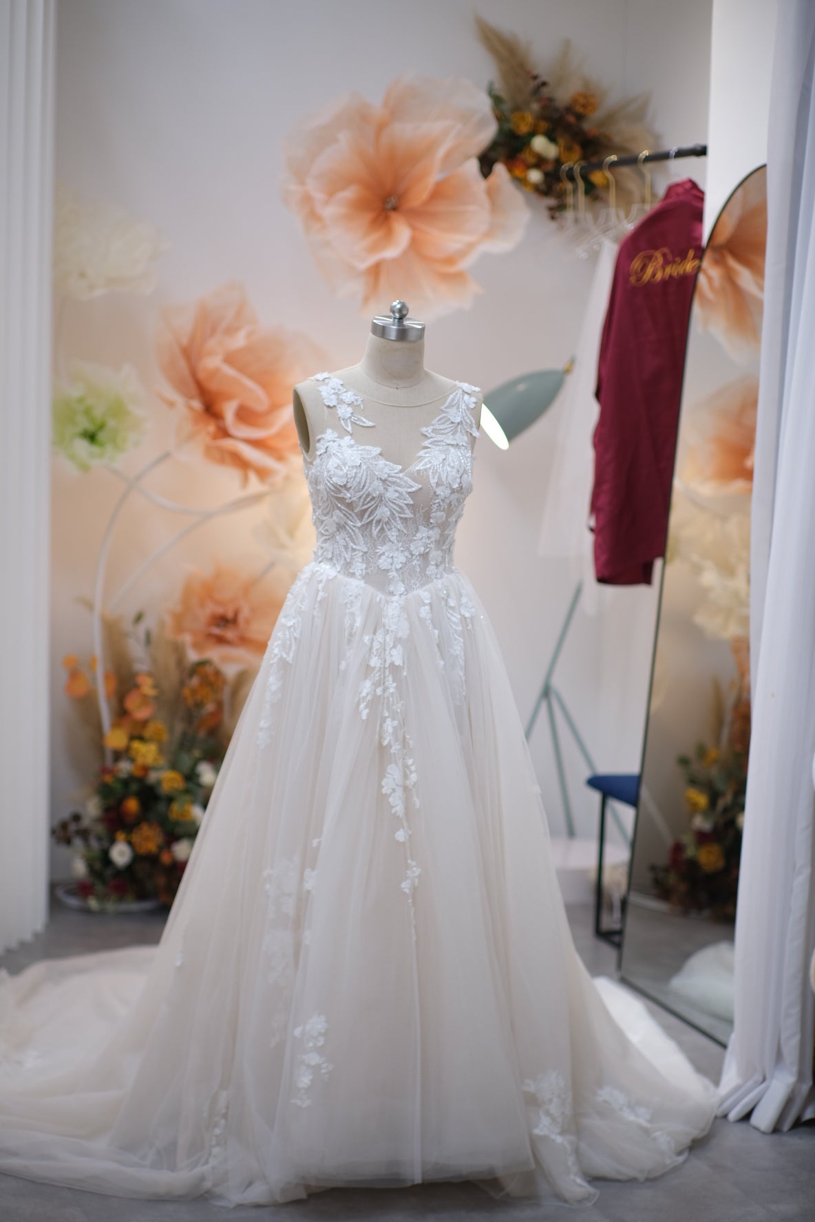 BG-WED-AME-10055 WEDDING GOWN LUX FABRIC FULL Applique LACE WITH BEADED SIZE L BUST 86-90 WAIST 70-72