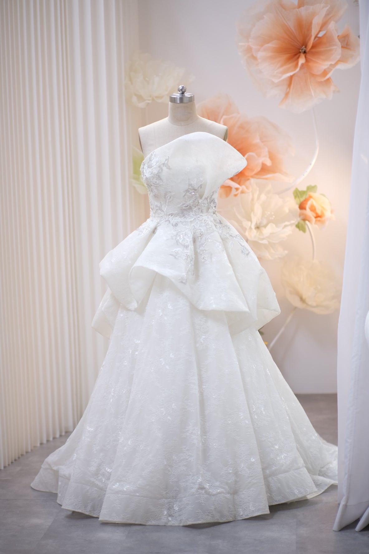BG-WED-AME-10056 WEDDING GOWN LUX FABRIC FULL Fabric LACE WITH BEADED SIZE L BUST 88-90 WAIST 68-70