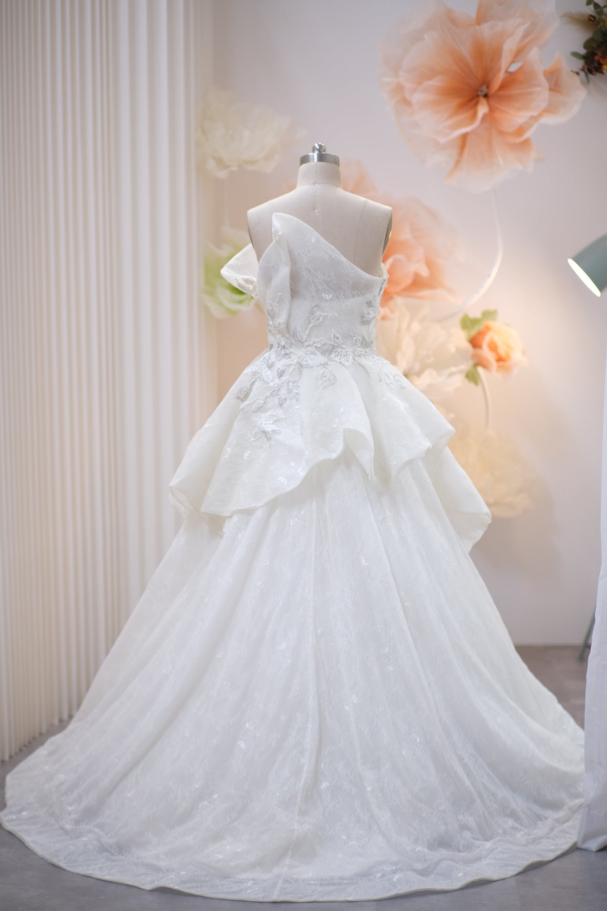 BG-WED-AME-10056 WEDDING GOWN LUX FABRIC FULL Fabric LACE WITH BEADED SIZE L BUST 88-90 WAIST 68-70