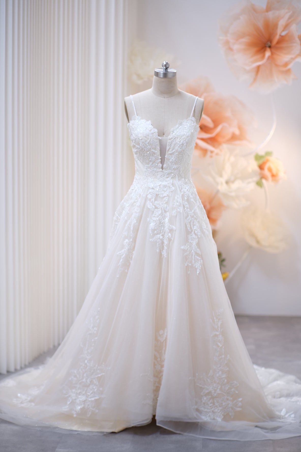 BG-WED-AME-10059 WEDDING GOWN LUX FABRIC Full Gliter WITH BEADED SIZE M BUST 84-86 WAIST 68-70