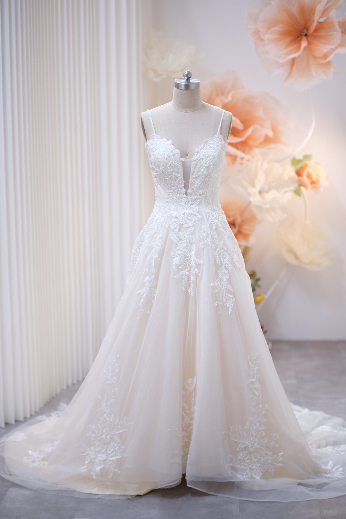 BG-WED-AME-10059 WEDDING GOWN LUX FABRIC Full Gliter WITH BEADED SIZE M BUST 84-86 WAIST 68-70