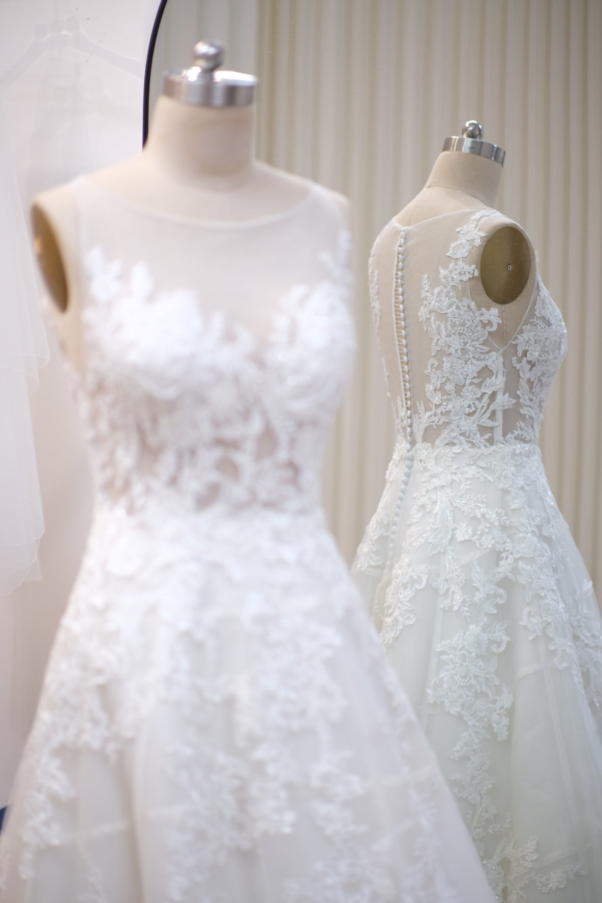 BG-WED-AME-10060 WEDDING GOWN LUX FABRIC Full Applique Lace WITH BEADED SIZE M BUST 84-86 WAIST 68-70