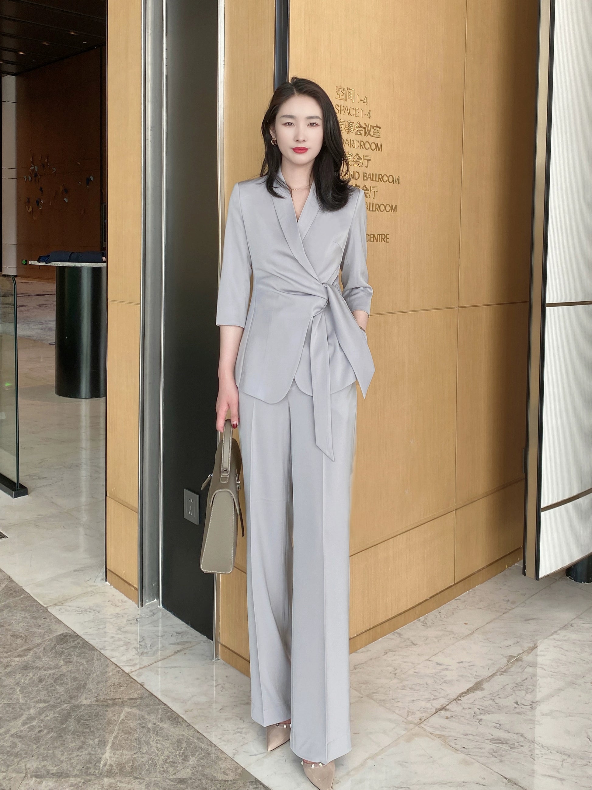 Summer Soft Fitted Suit with Brace and Loose Straight Trousers