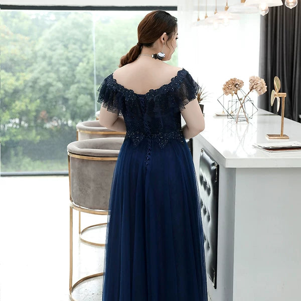 Elegant evening dress, plus size, high-quality style, fitted, open shoulders